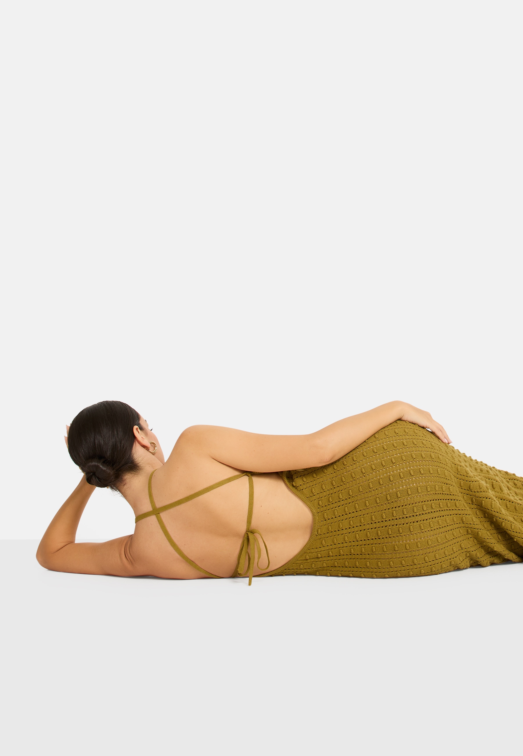 LSCN by LASCANA Strickkleid »mit tiefem Rückenausschnitt« in Midilänge mit gekreuzten Trägern hinten, Midikleid, Strandkleid