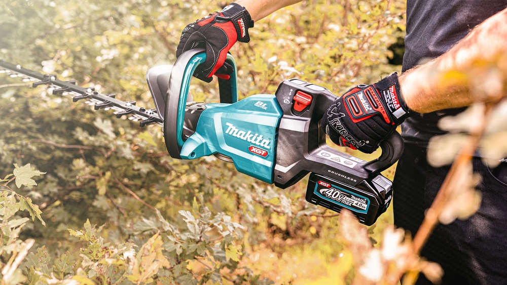 Makita Akku-Heckenschere »»UH006GZ« XGT, 40V max., 60 cm, 25 mm, ohne Akku und Ladegerät« ()  bürstenlos, für dicke Zweige bis Ø25mm, dreiseitig geschliffen