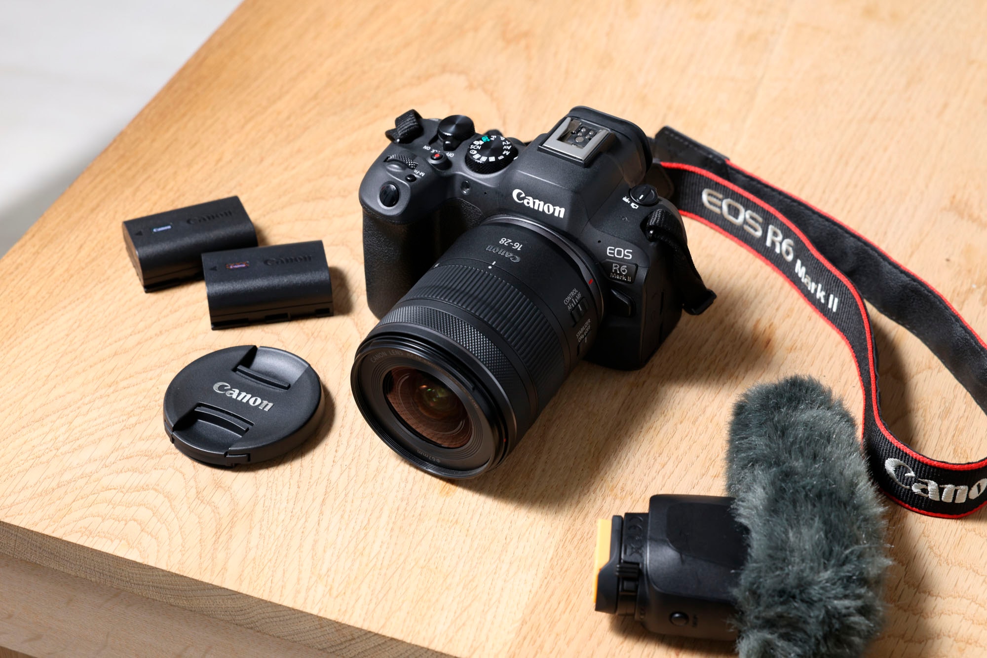 Canon Objektiv »RF 16-28mm F2.8 IS STM«, Passend für Canon EOS R System Kameras (z.B. EOS RP, R8)