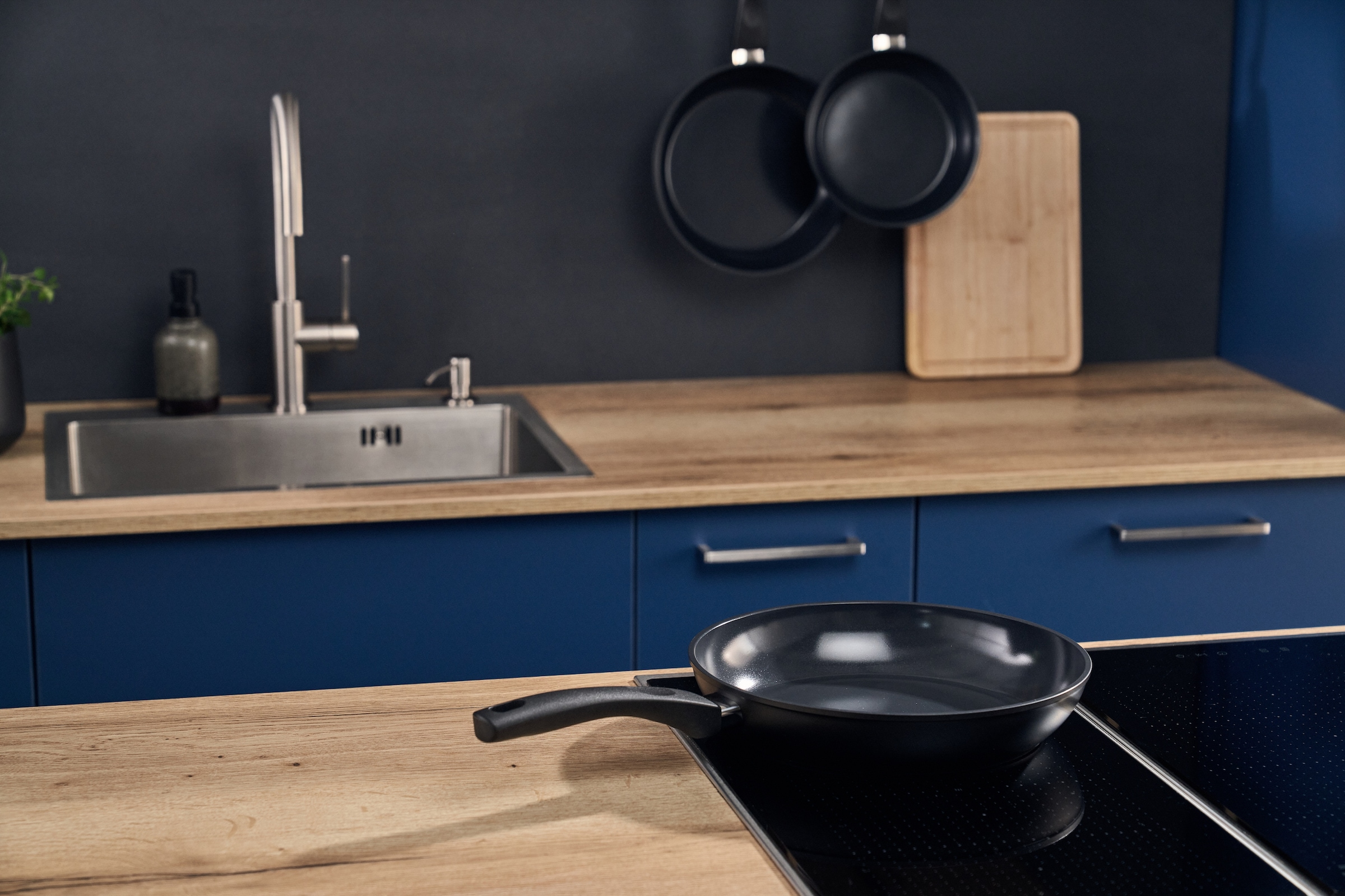 HENCKELS by ZWILLING Bratpfanne »Sleek« Aluminium 1 tlg. Keramikbeschichtung, Soft-Touch-Griff, leicht, Induktionsgeeignet