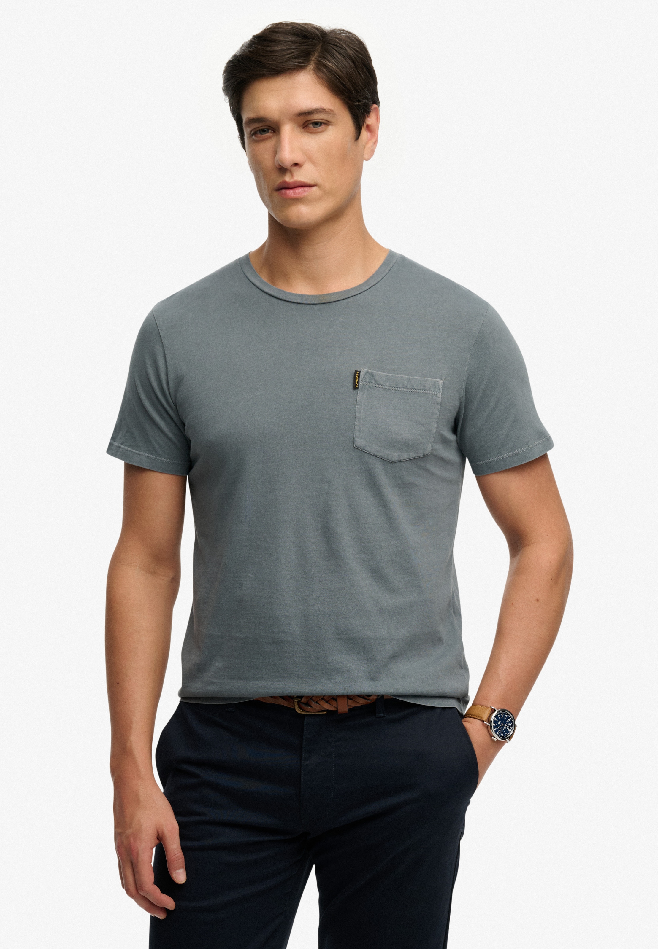 Superdry Rundhalsshirt »CLASSIC ESSENTIAL POCKET TEE« mit stylischer, aufgesetzter Brusttasche