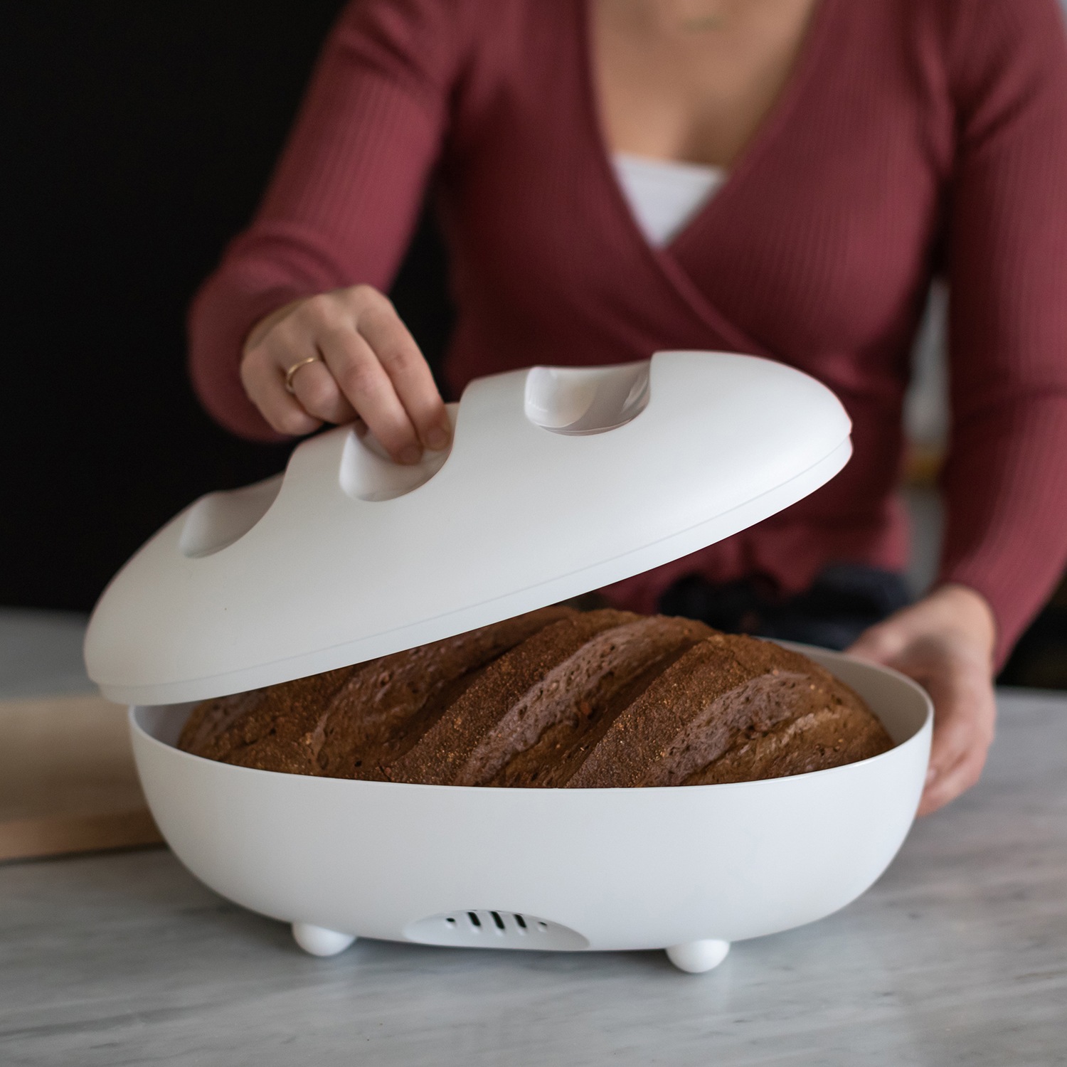 KOZIOL Brotkasten »MANNA«, (1 tlg.), biozirkulärem Material,spülmaschinengeeignet,melaminfrei,recycelbar