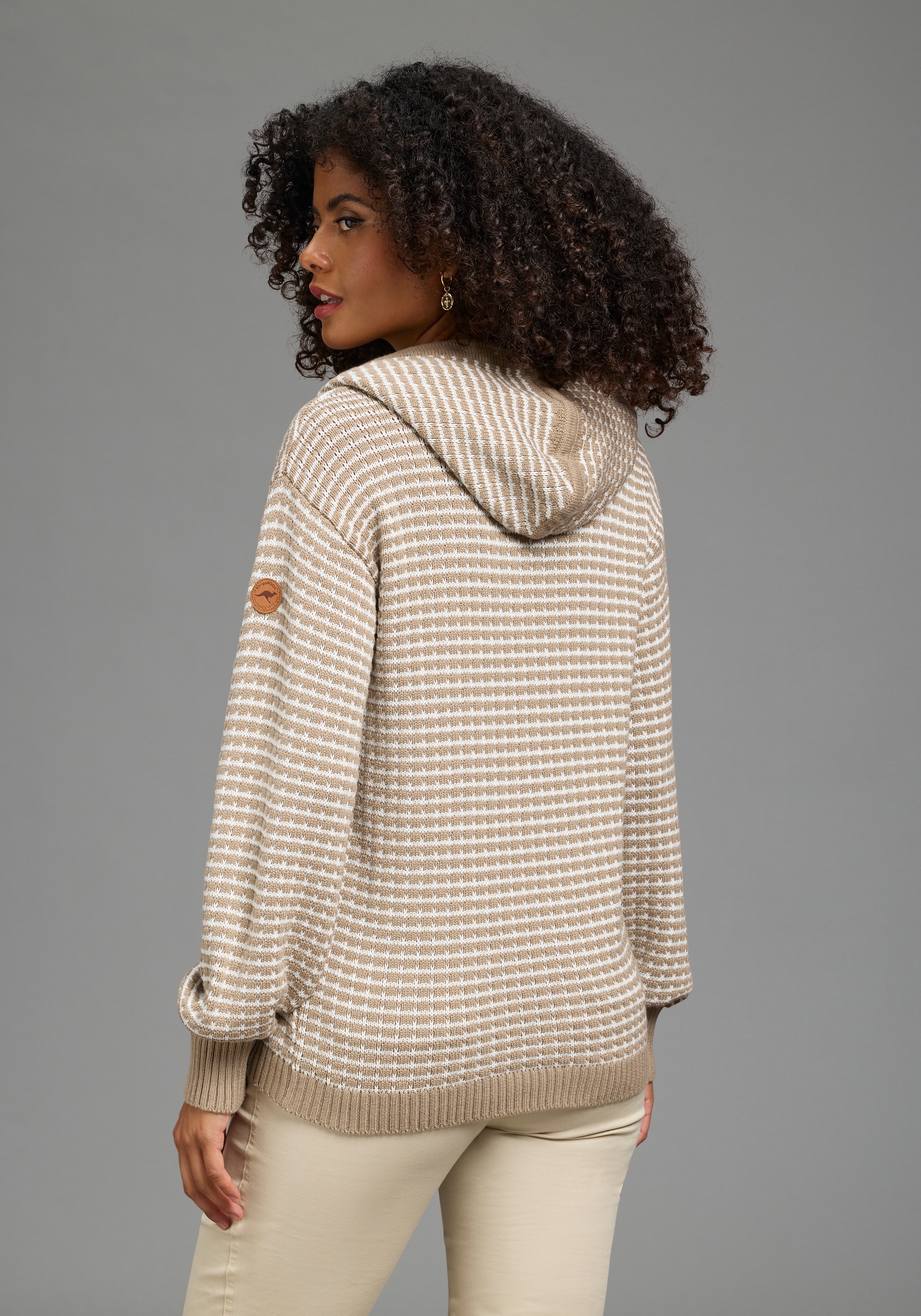 KangaROOS Strickpullover mit Kapuze und Kordelzug, Oversize-Passform, hüftlange Schnittform