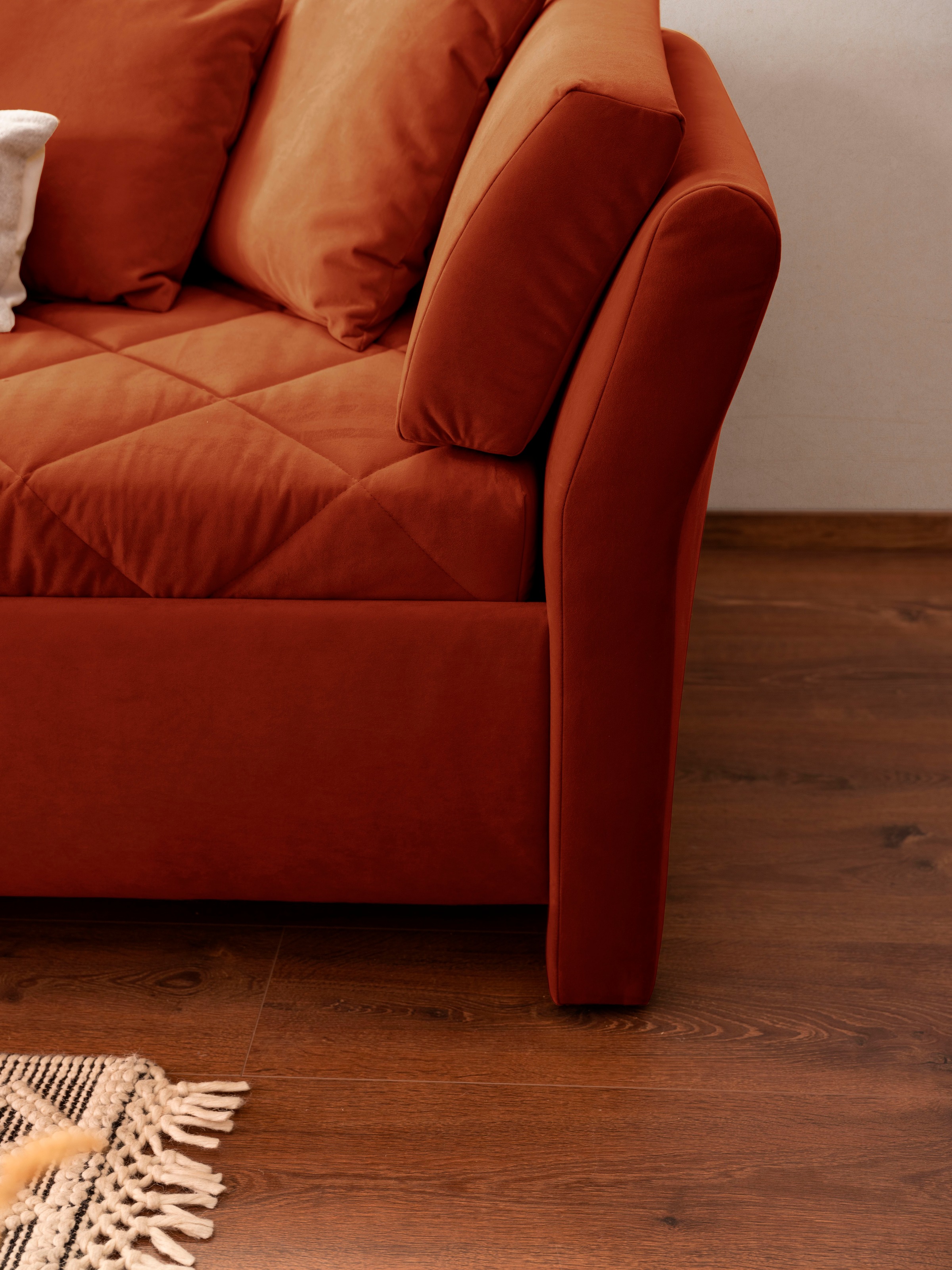 alina Schlafsofa »Lindsay«, Bettkasten, Zierkissen-Set aus: 2 Stk. 40x40cm, 1 Stk. 30x30cm