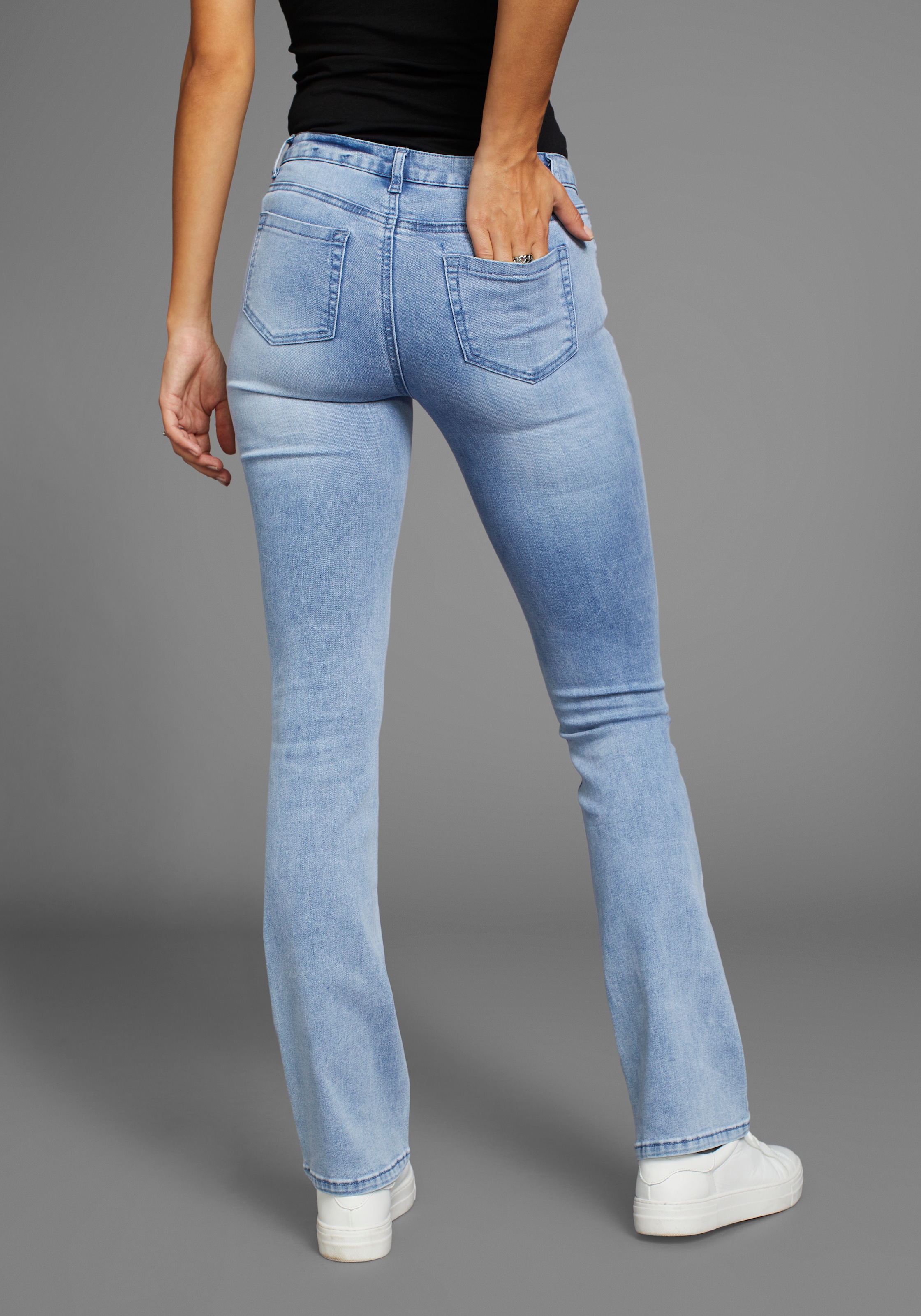 Arizona Bootcut-Jeans »Ultra-Stretch«, normale Passform, Baby-Bootcut, Used-Look-Waschung