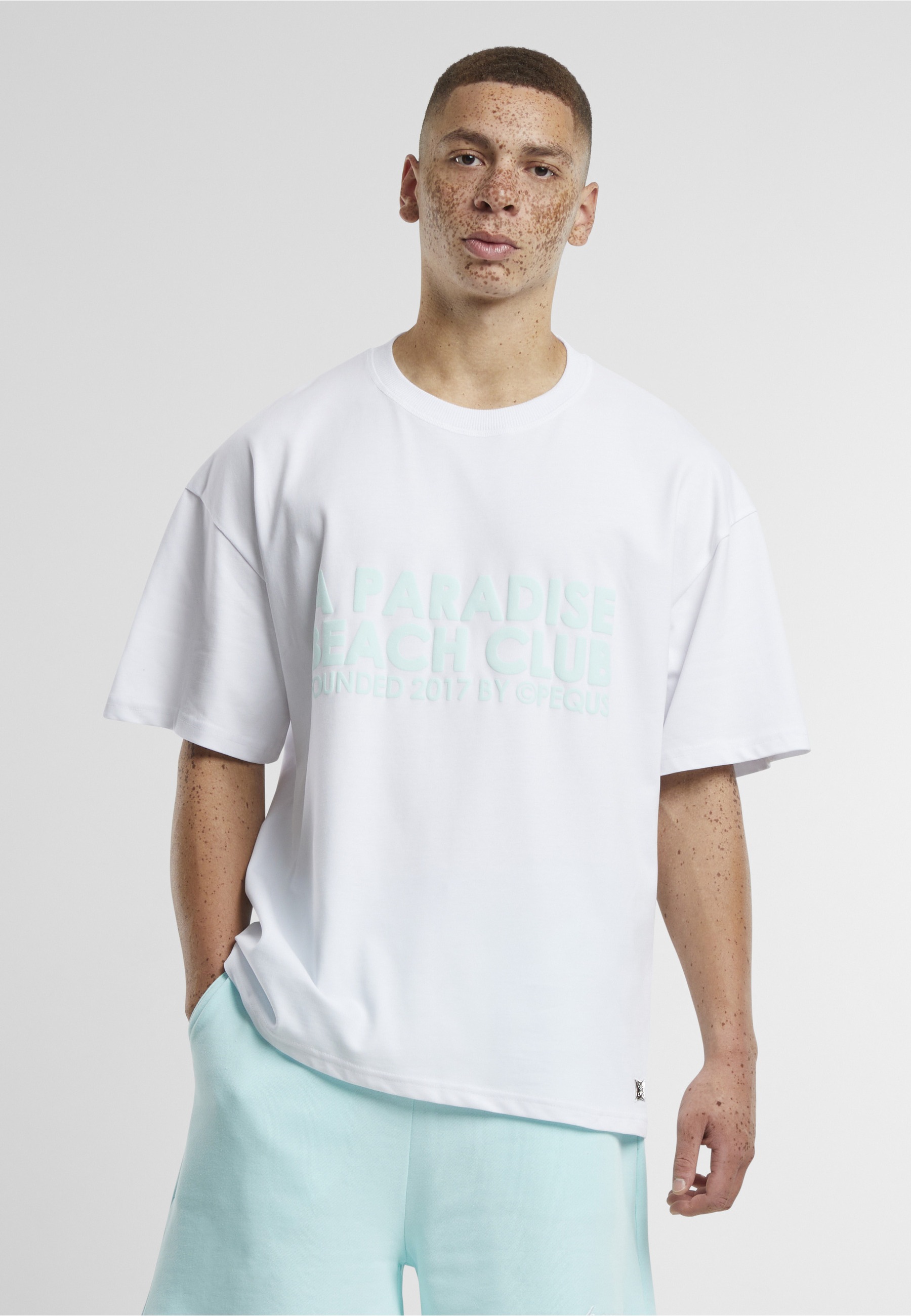 PEQUS T-Shirt »PEQUS PEQUS A Paradise Beach Club Front Logo T-Shirt« 1 Stk.