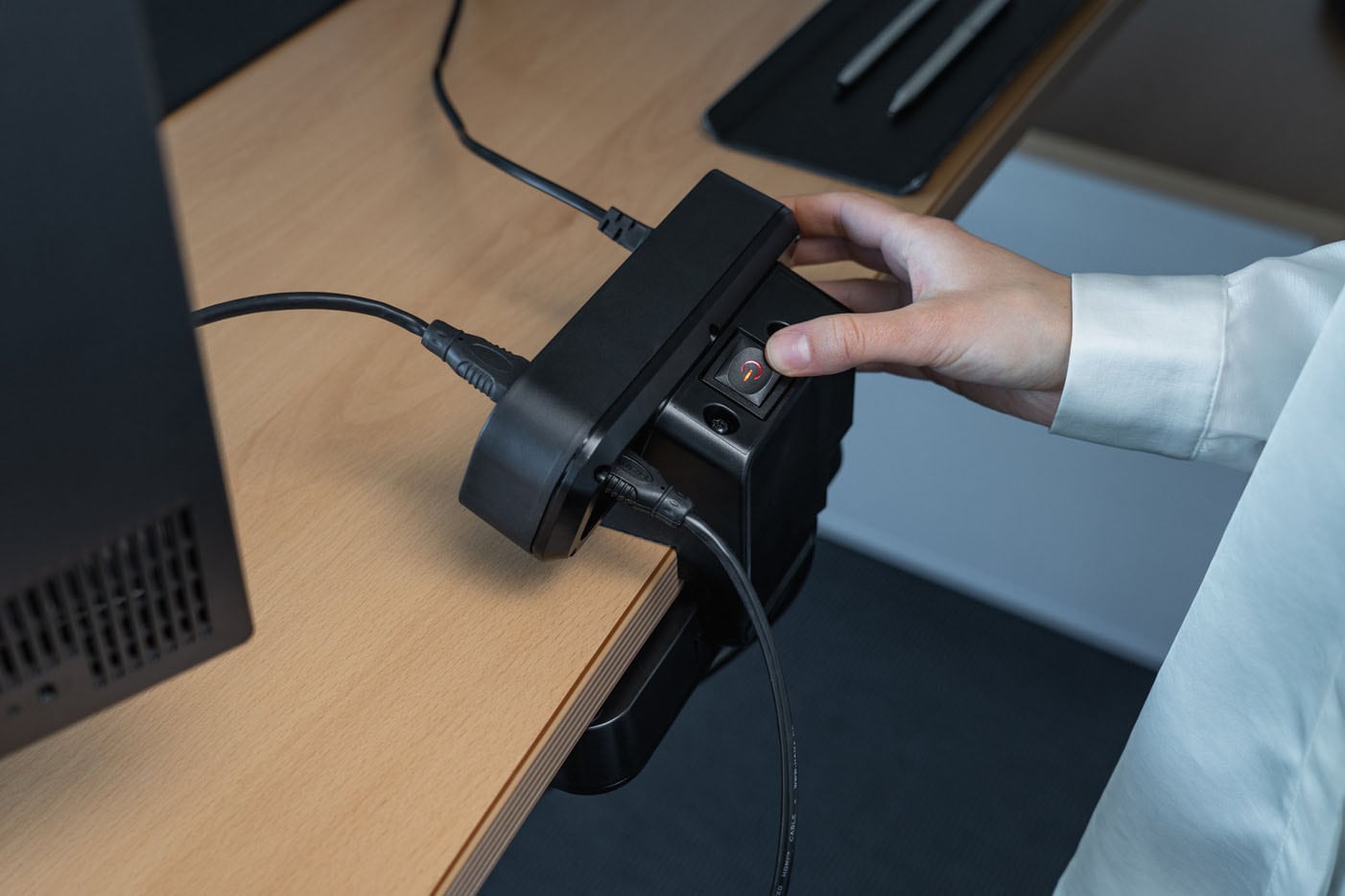 Brennenstuhl Steckdosenleiste »Duplex Tischsteckdosenleiste mit Überspannungsschutz« 9-fach ( Kabellänge 200 m)