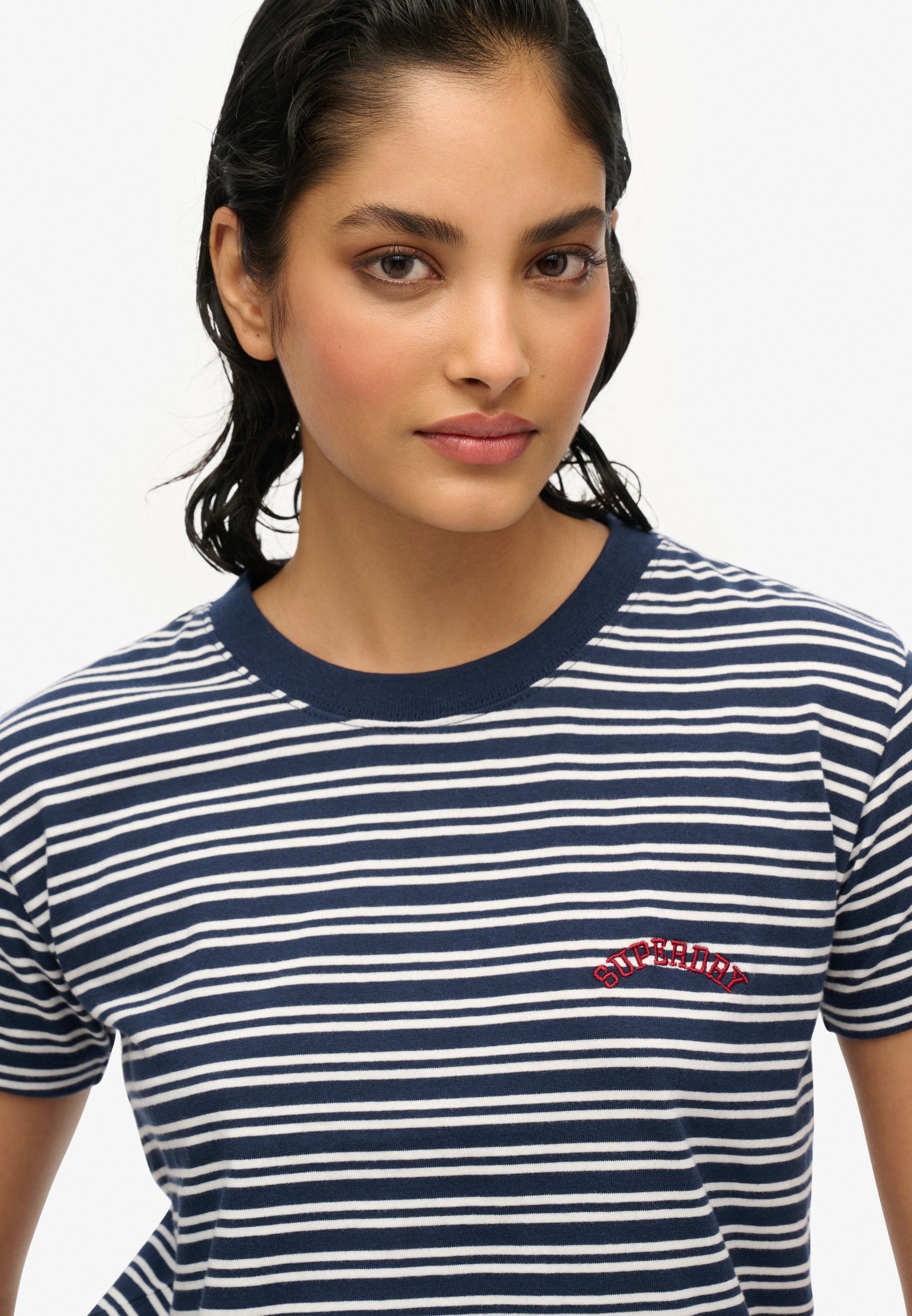 Superdry T-Shirt »ESSENTIAL LOGO STR FITTED TEE«, angenehmes Tragegefühl durch besonders weiche Haptik