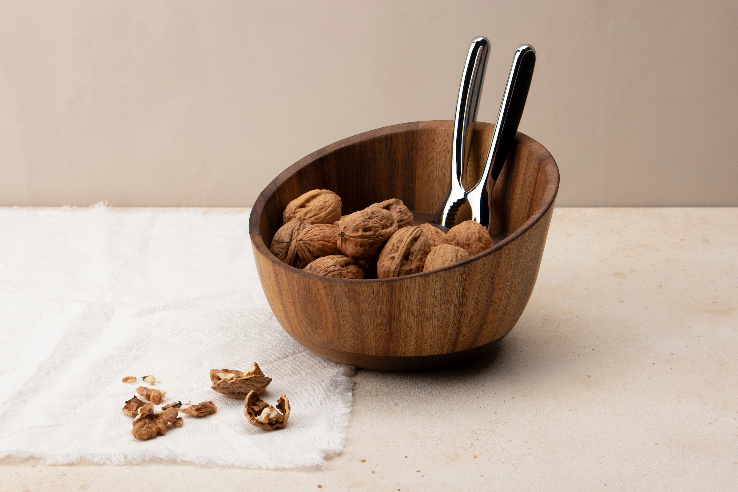 Continenta Schale 1 Stk. aus Holzwerkstoff mit Qualitätsknacker, Akazie 19,5x19x12,5 cm