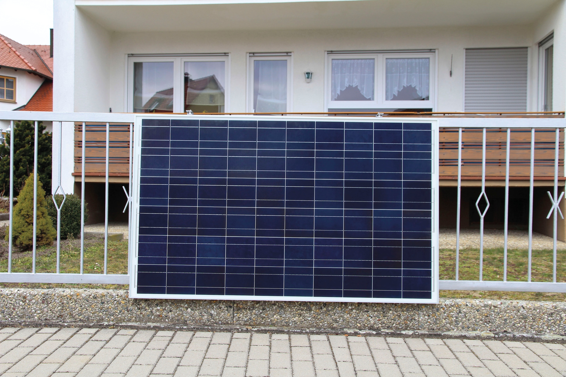 Sunset Balkonkraftwerk »SUNpay®300plus, SUNKIT®300 Watt«, (Komplett-Set, 6 St., inkl. Edelstahl-Halterungs-Set), Platzsparendes Solarmodul von deutschem Modulhersteller