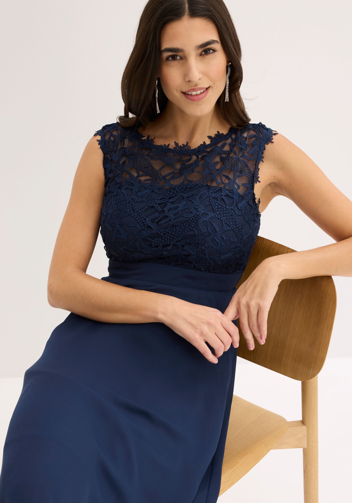 bonprix Minikleid »Minikleid mit Spitze« 1 tlg. für besondere Anlässe, aus Polyester, taillierte Passform