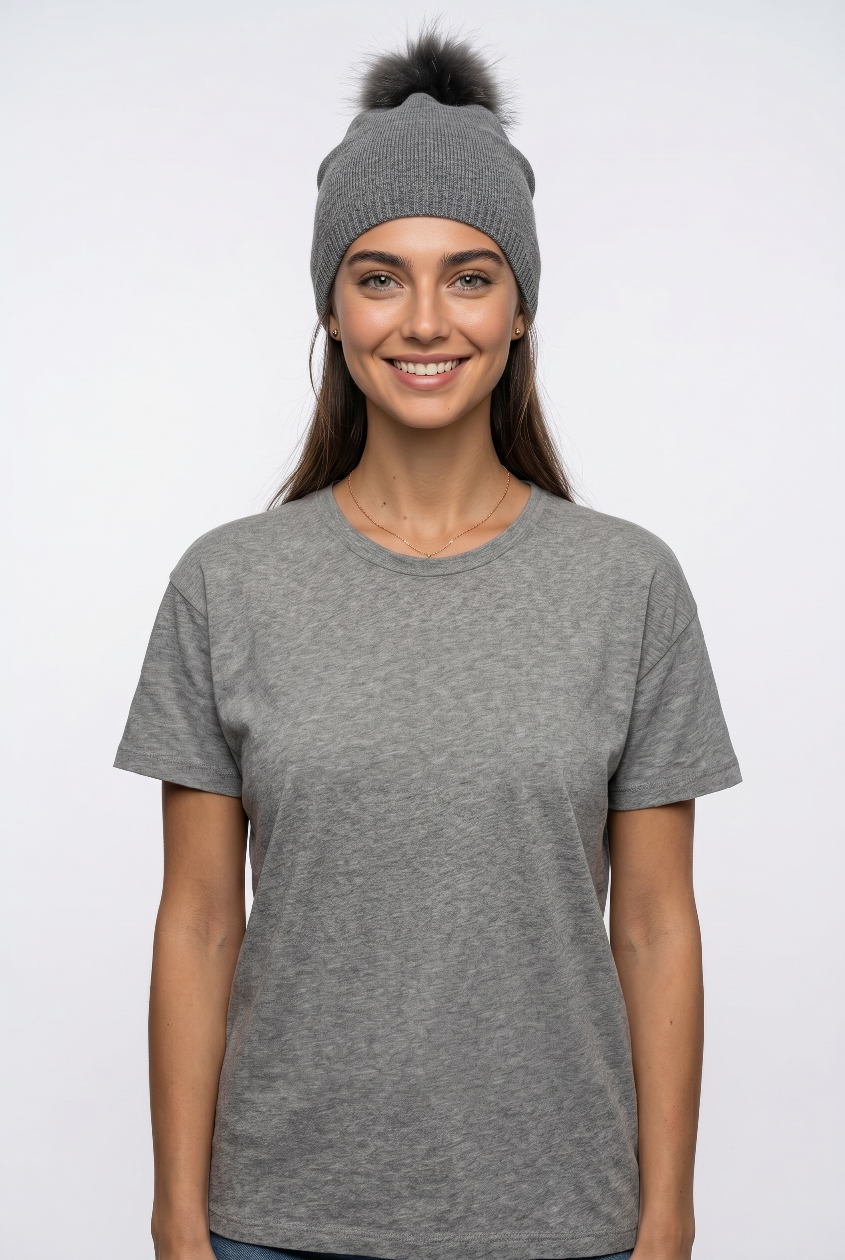 Capelli New York Beanie mit Metall-Logo an der Krempe