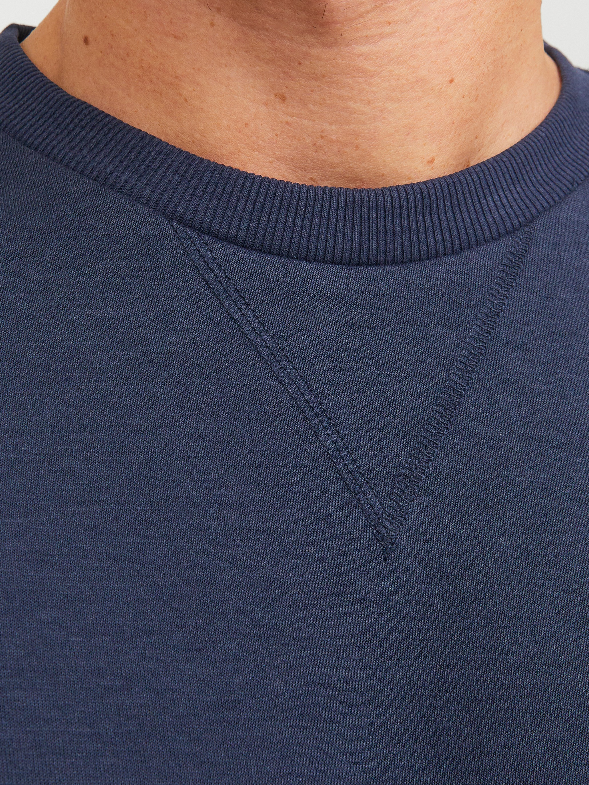 Jack & Jones Sweatshirt »JJEBASIC mit Flaglabel und weicher Baumwollmischung«, unifarben, modisch, regular fit, Baumwolle, Rundhals
