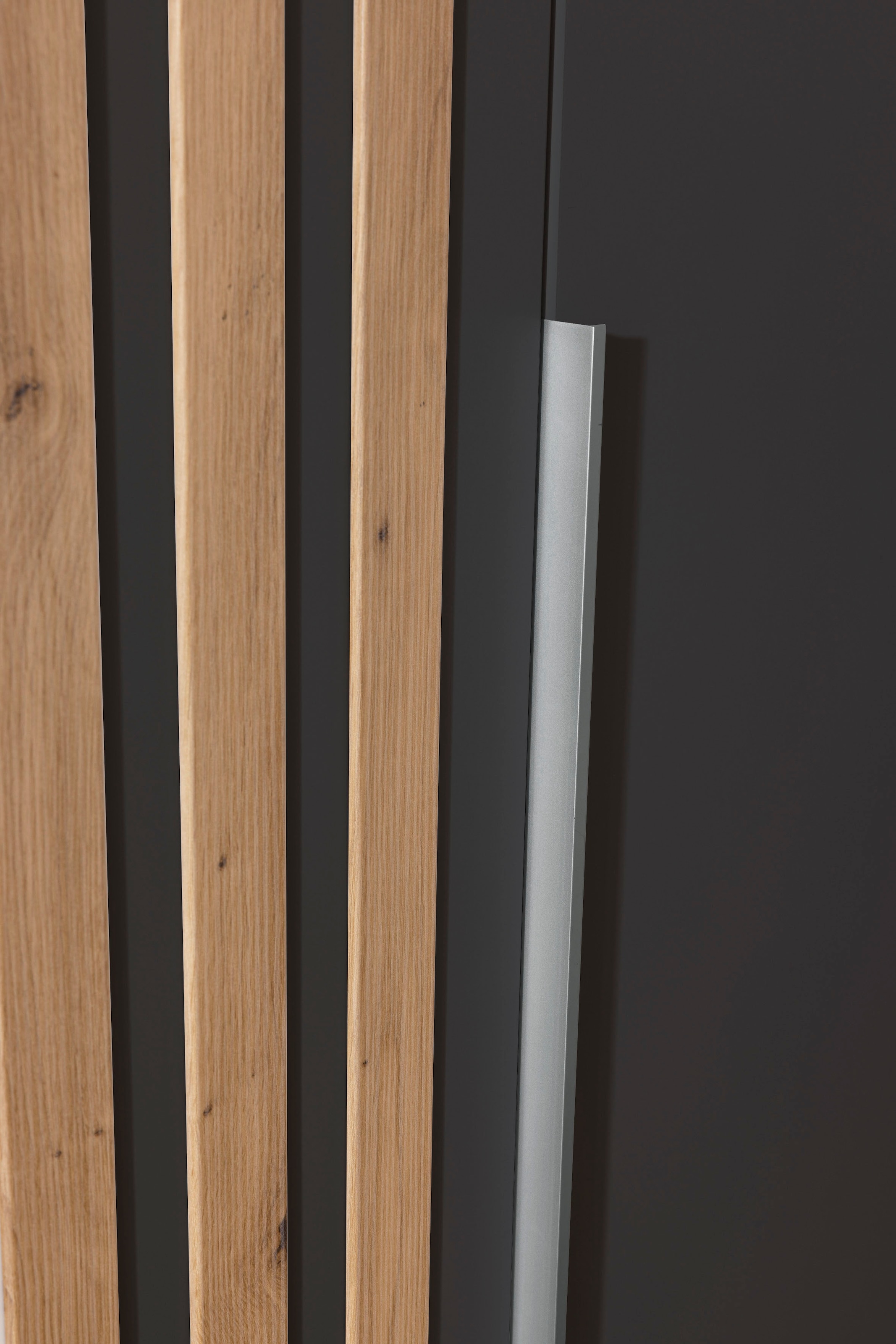 rauch Drehtürenschrank »Kleiderschrank Schrank Garderobe Wäscheschrank Schlafzimmer LAMELLA« Breiten 181/226/271 cm in 3 Ausstattungen BASIC/CLASSIC/PREMIUM,  elegante Lamellen-Auflage in 3D Akustikpaneel Optik MADE IN GERMANY