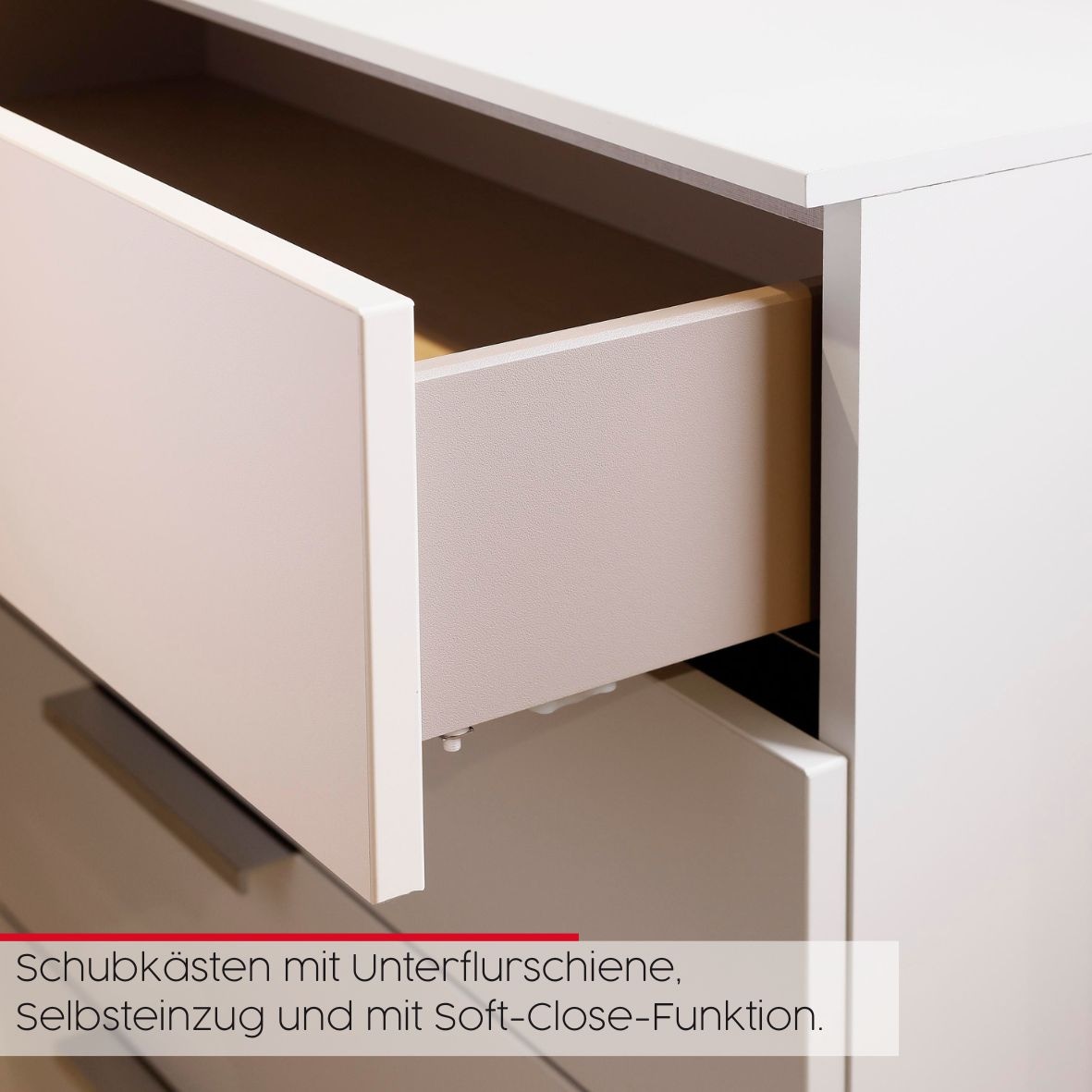 rauch Schubkastenkommode »Kommode Türkommode Sideboard Kombikommode FLIPP mit Glasfront«, (Breite 160/180 cm mit 4 Einlegeböden), 2-trg mit 5 Schubladen und Soft-Close, 2 Breiten MADE IN GERMANY