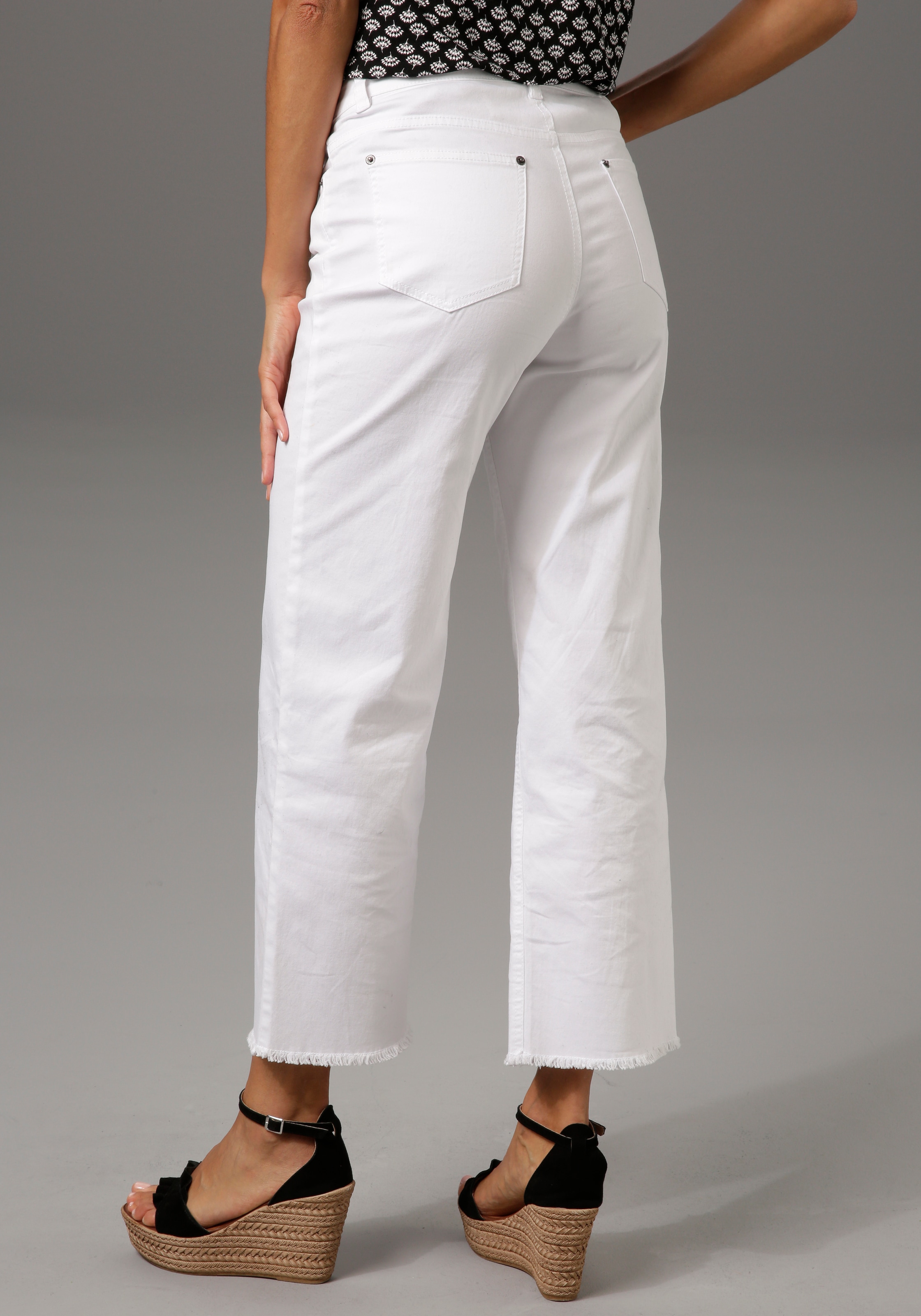 Aniston CASUAL Online-Shop Beinabschluss im kaufen mit ausgefranstem leicht 7/8-Jeans