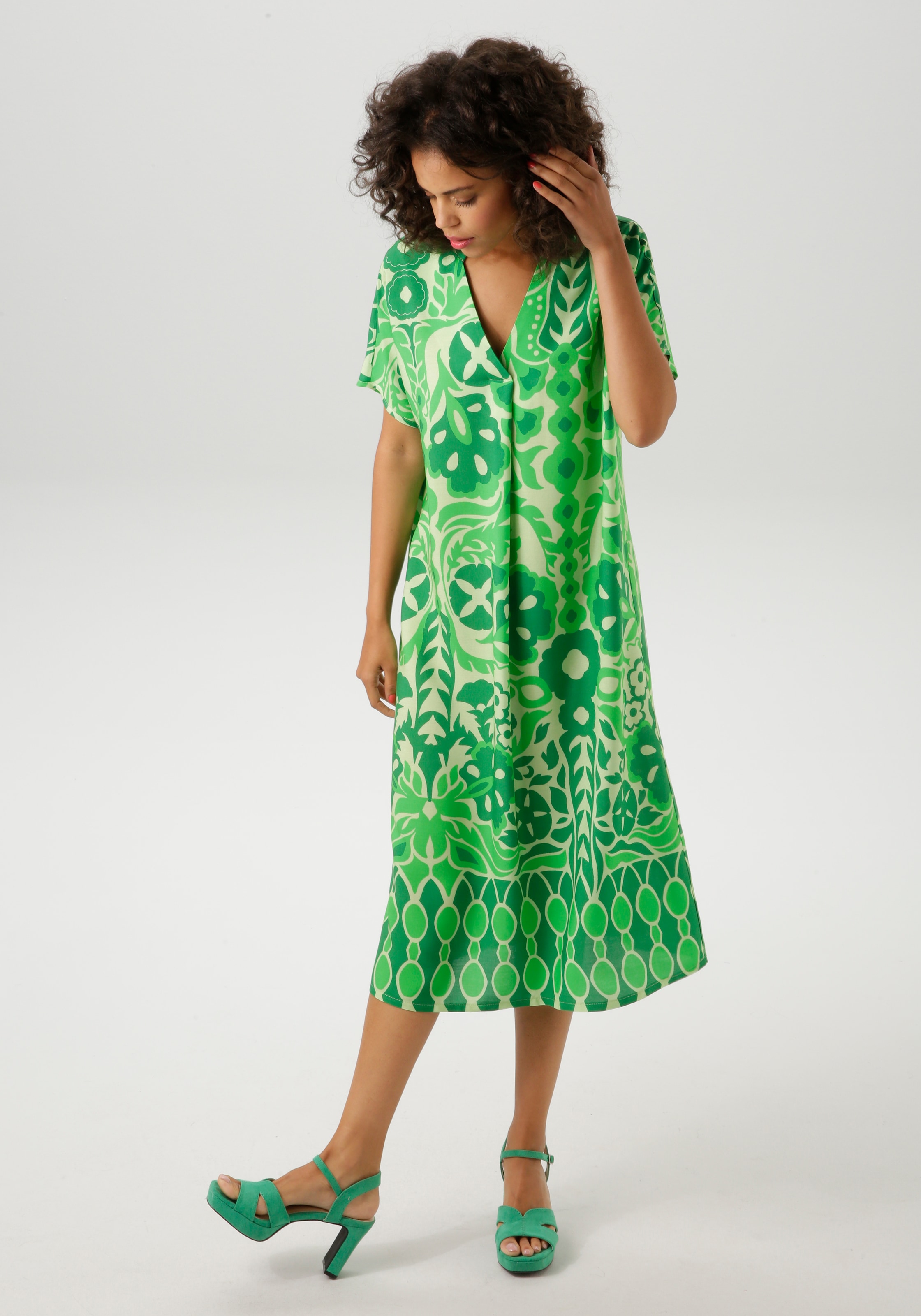 Aniston CASUAL Sommerkleid, mit extravagantem, grafischen Druck
