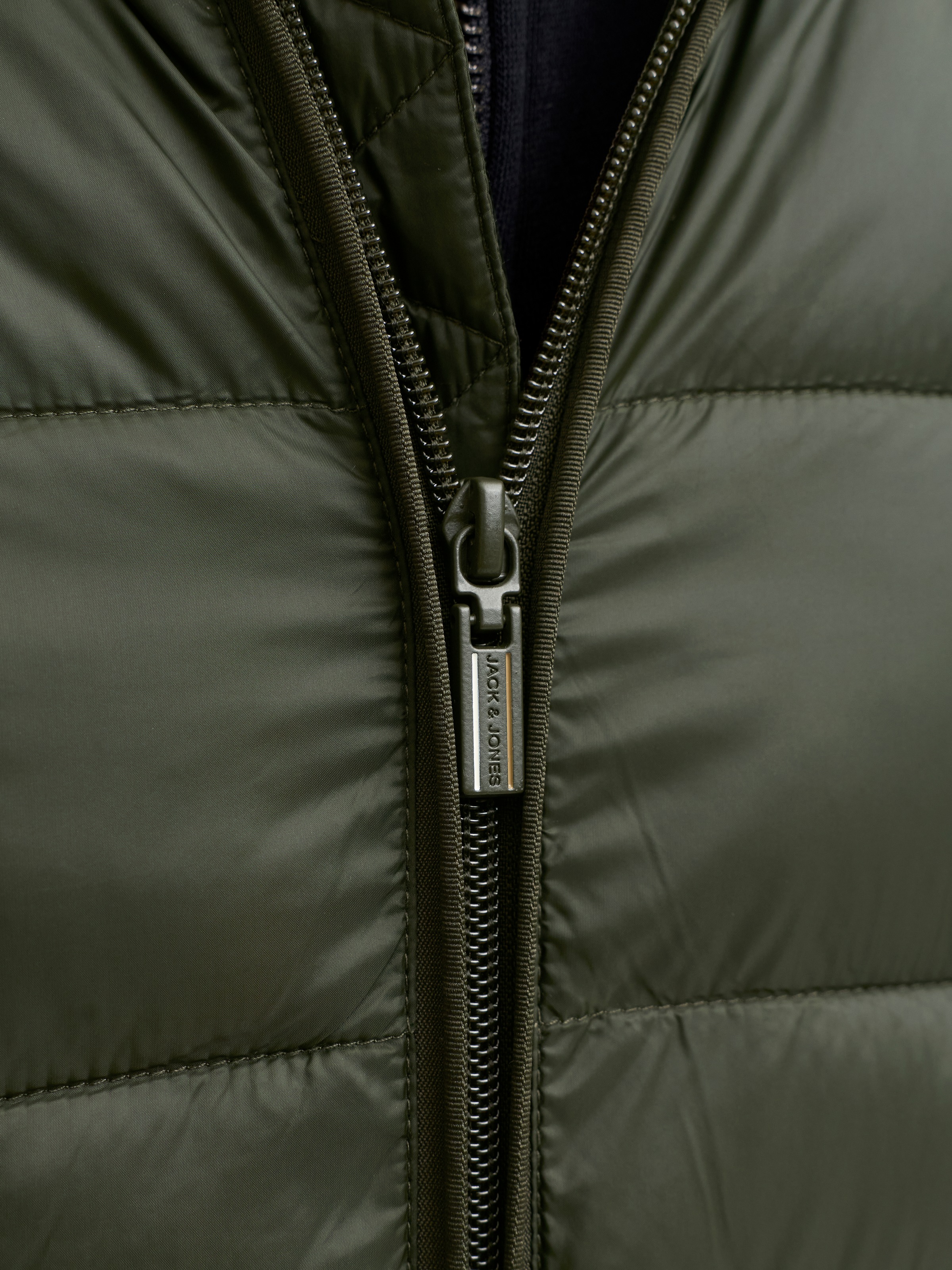 Jack & Jones Steppjacke »JJEKINGSLEY LIGHT PUFFER HOOD NOOS« mit Kapuze Kunstfaser, mit Kapuze