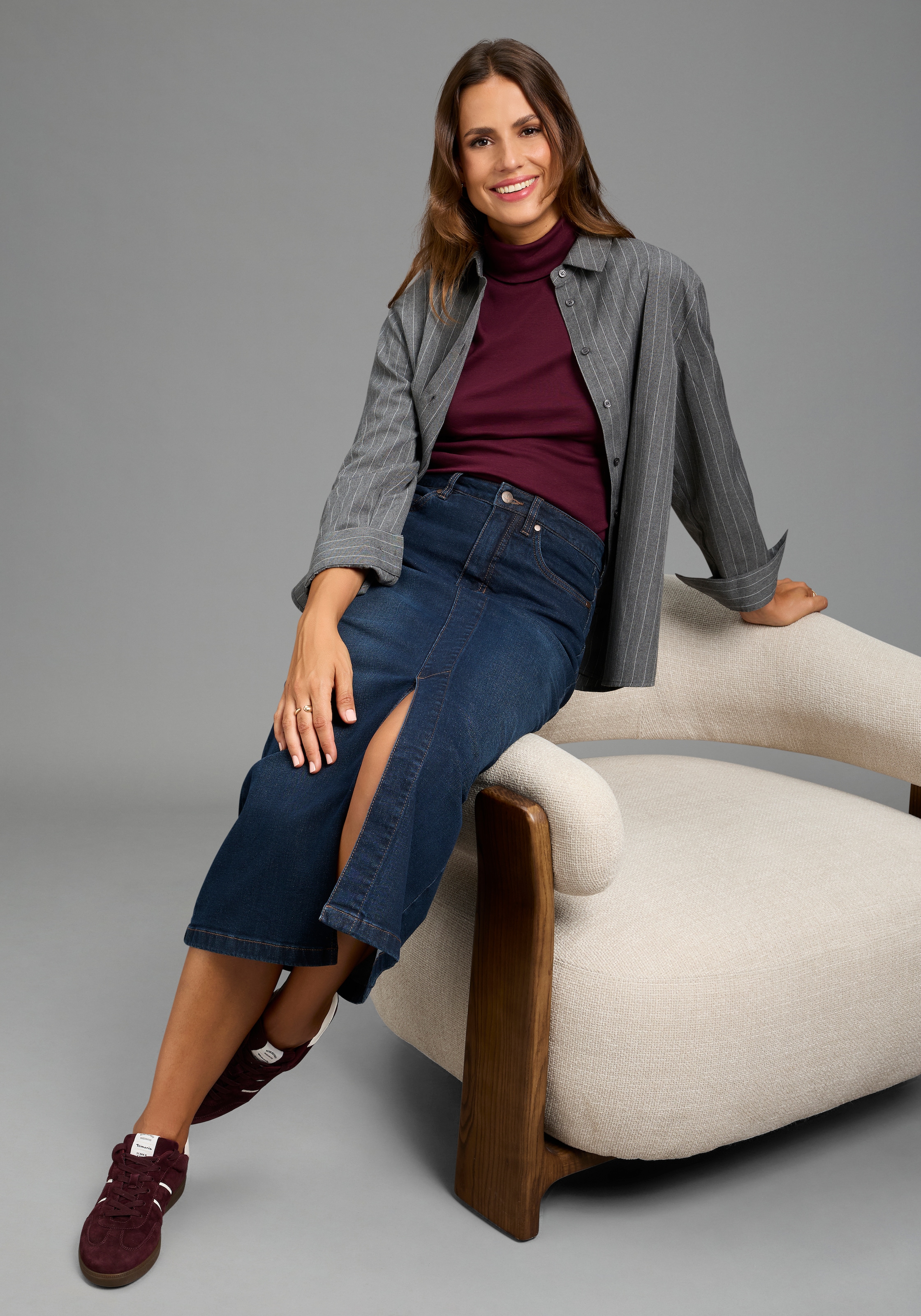 Arizona Jeansrock »lang« wadenlang, mit Schlitz, figurbetonte Passform, aus elastischem Denim