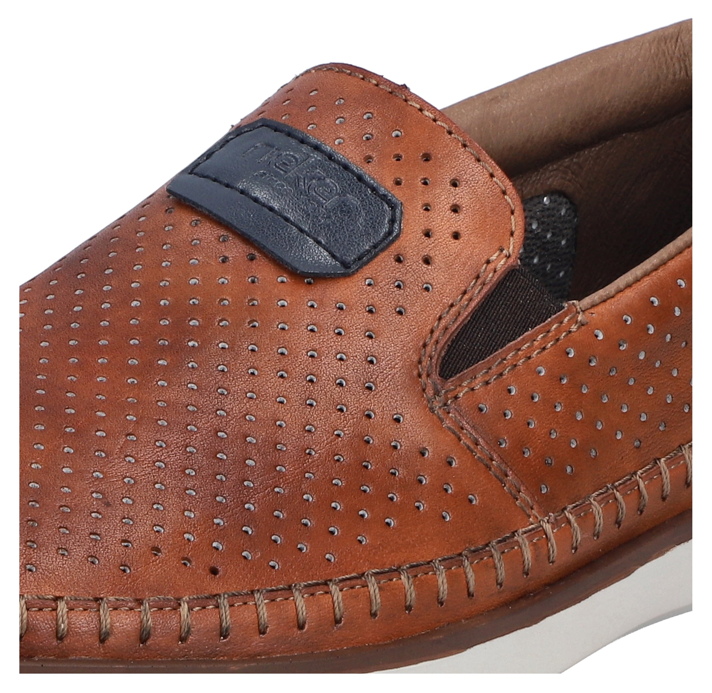 Rieker Slipper, Loafer, Schlupfschuh mit kleinen Stretcheinsätzen