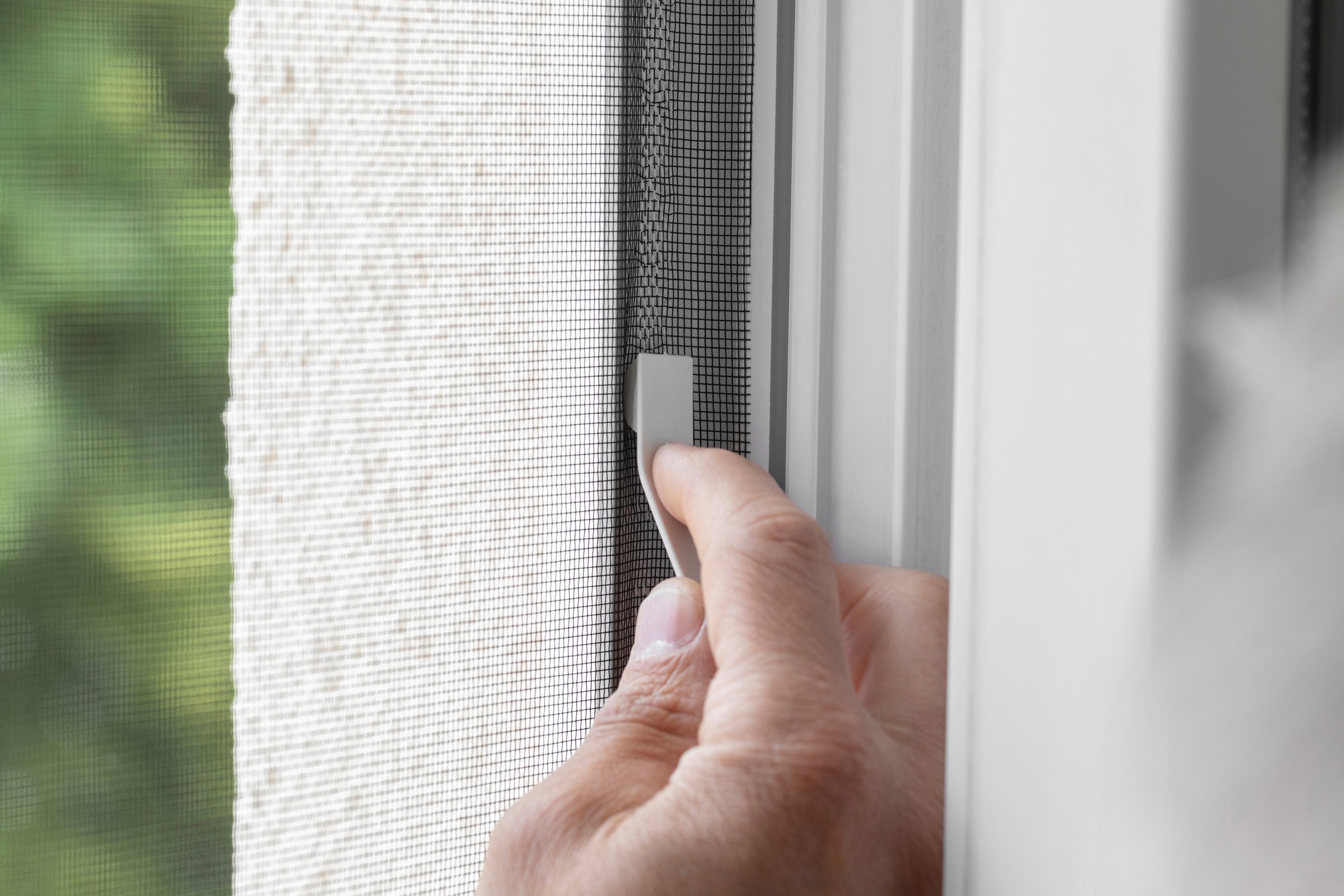 SCHELLENBERG Fliegengitter-Gewebe »aus Fiberglas in anthrazit und weiß«, Insektenschutz Rolle für Fenster und Tür, verschiedene Maße