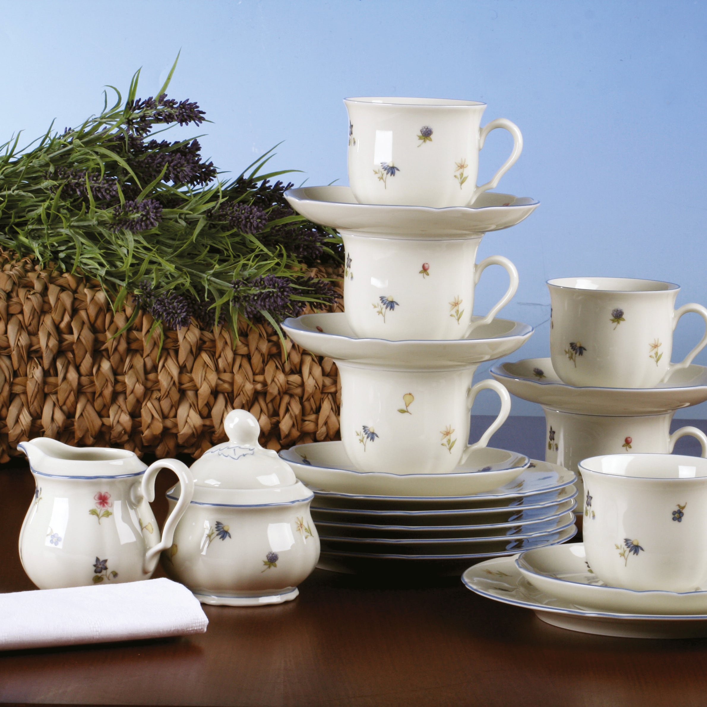 Seltmann Weiden Kaffeeservice »Geschirr-Set, 18 Teile, Marieluise Streublume«, (Set, 18 tlg., 6x Kaffeeobertasse 0,23 l, 6x Kombi-Untertasse, 6x Frühstücksteller), Teller, Tasse, Untertasse, Made in Germany, 18 Teile, für 6 Personen