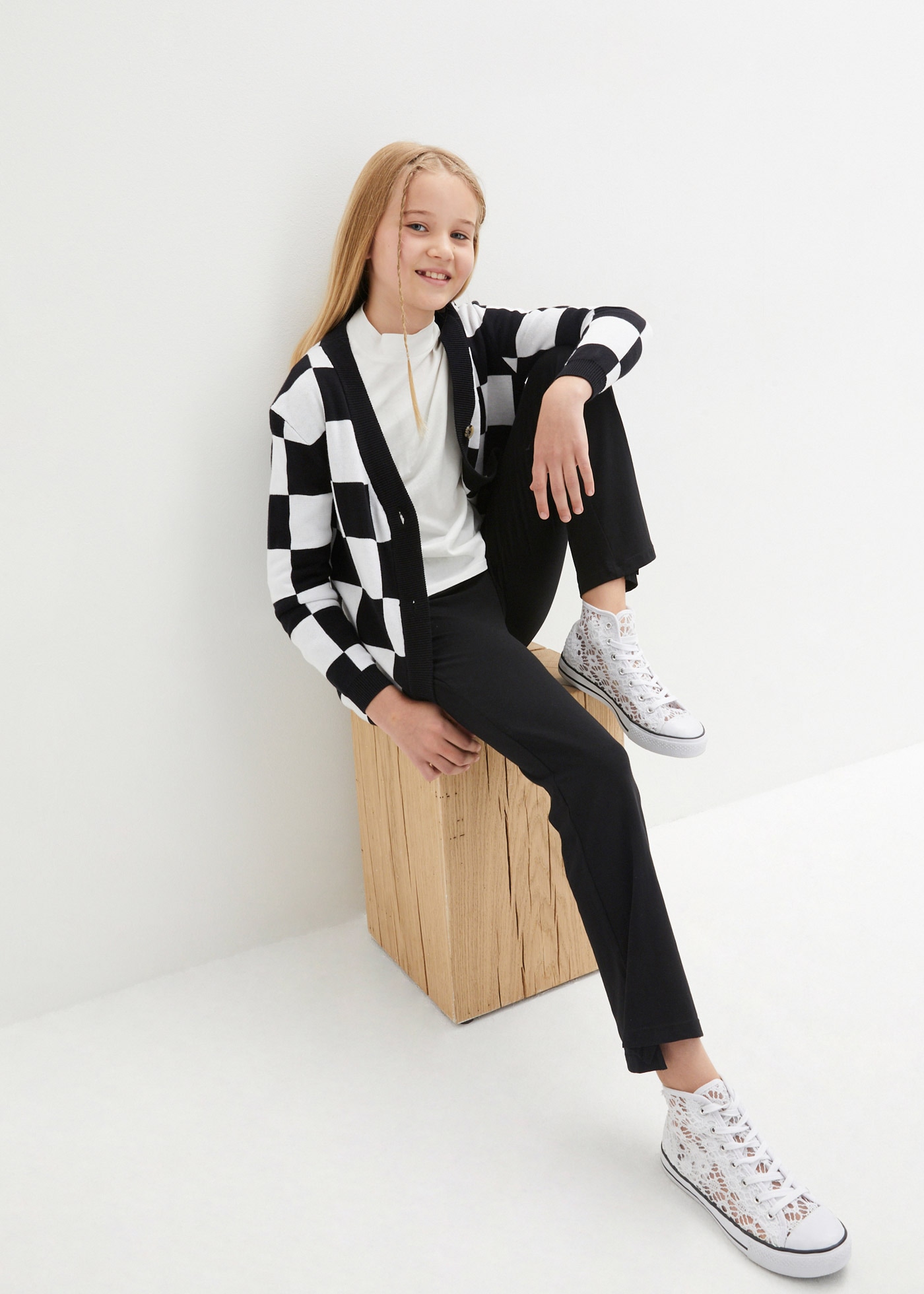 bonprix Schlaghose »Schlaghose aus Baumwoll-Mix mit seitlichen Schlitzen«  Schlaghose aus Baumwoll-Mix mit seitlichen Schlitzen