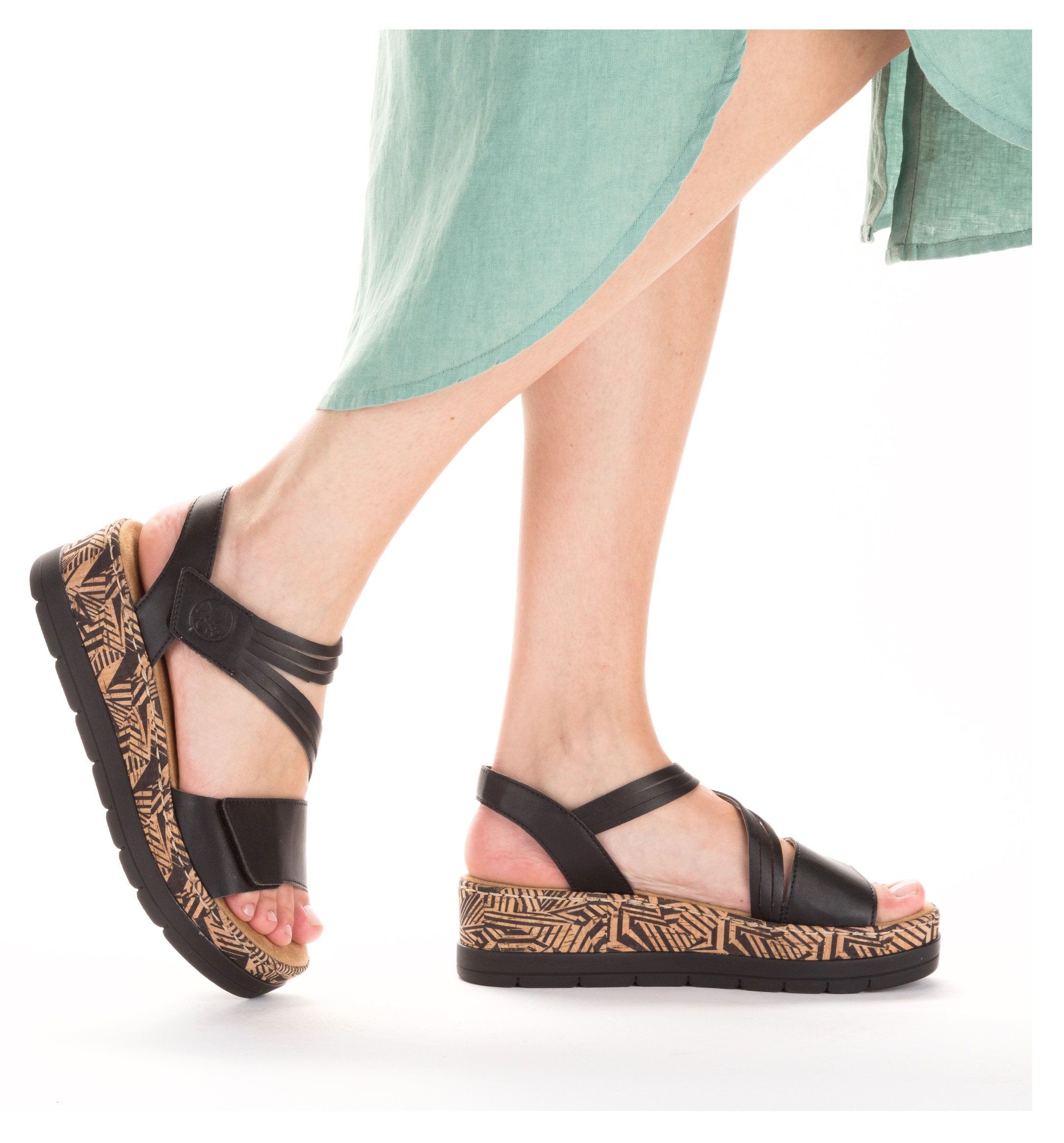 Rieker Keilsandalette  , Sommerschuh, Sandale, Keilabsatz, mit gemusterter Plateausohle