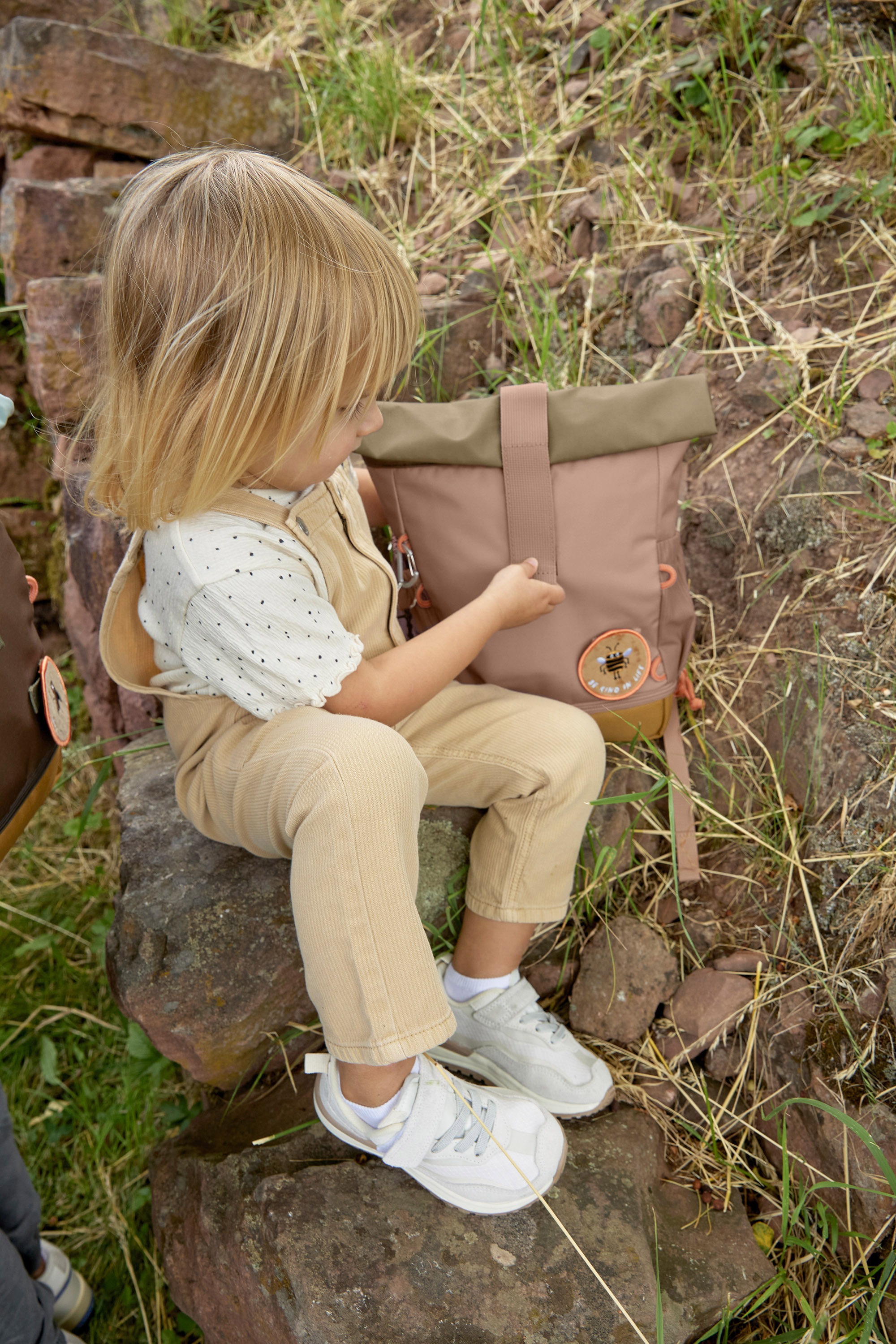 LÄSSIG Kinderrucksack »Nature, Mini Rolltop Backpack, Hazelnut« Reflektoren aus recycelten PET-Flaschen