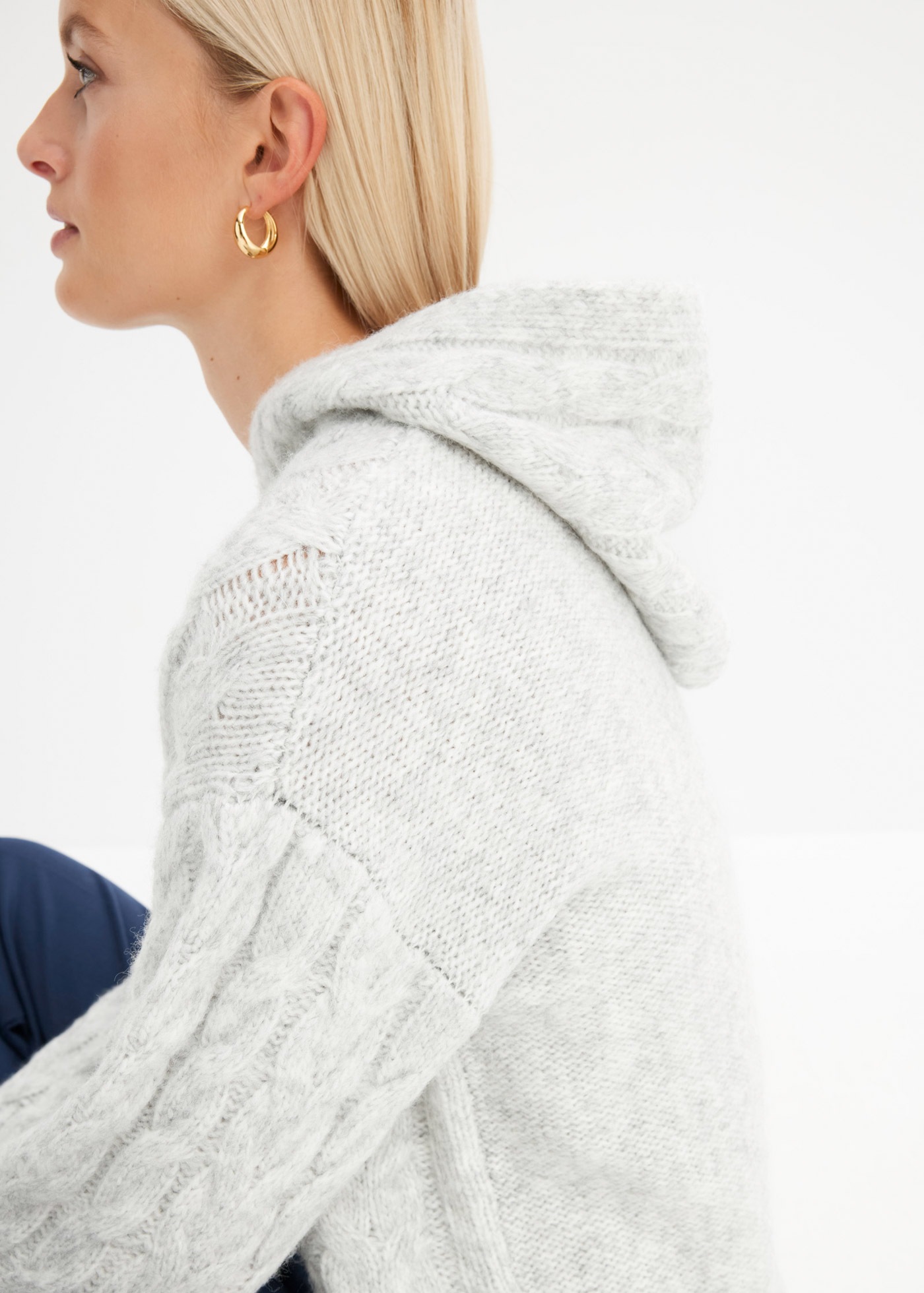 bonprix Strickpullover im kuscheligen Zopfstrickmuster, mit Kapuze, Boxy Passform