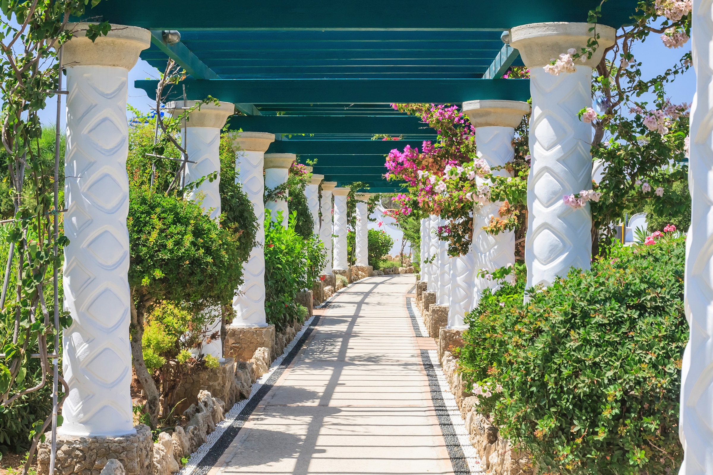 Papermoon Fototapete »PERGOLA-TERME KALITHEA GRIECHENLAND SÄULEN BLUMEN SON günstig online kaufen