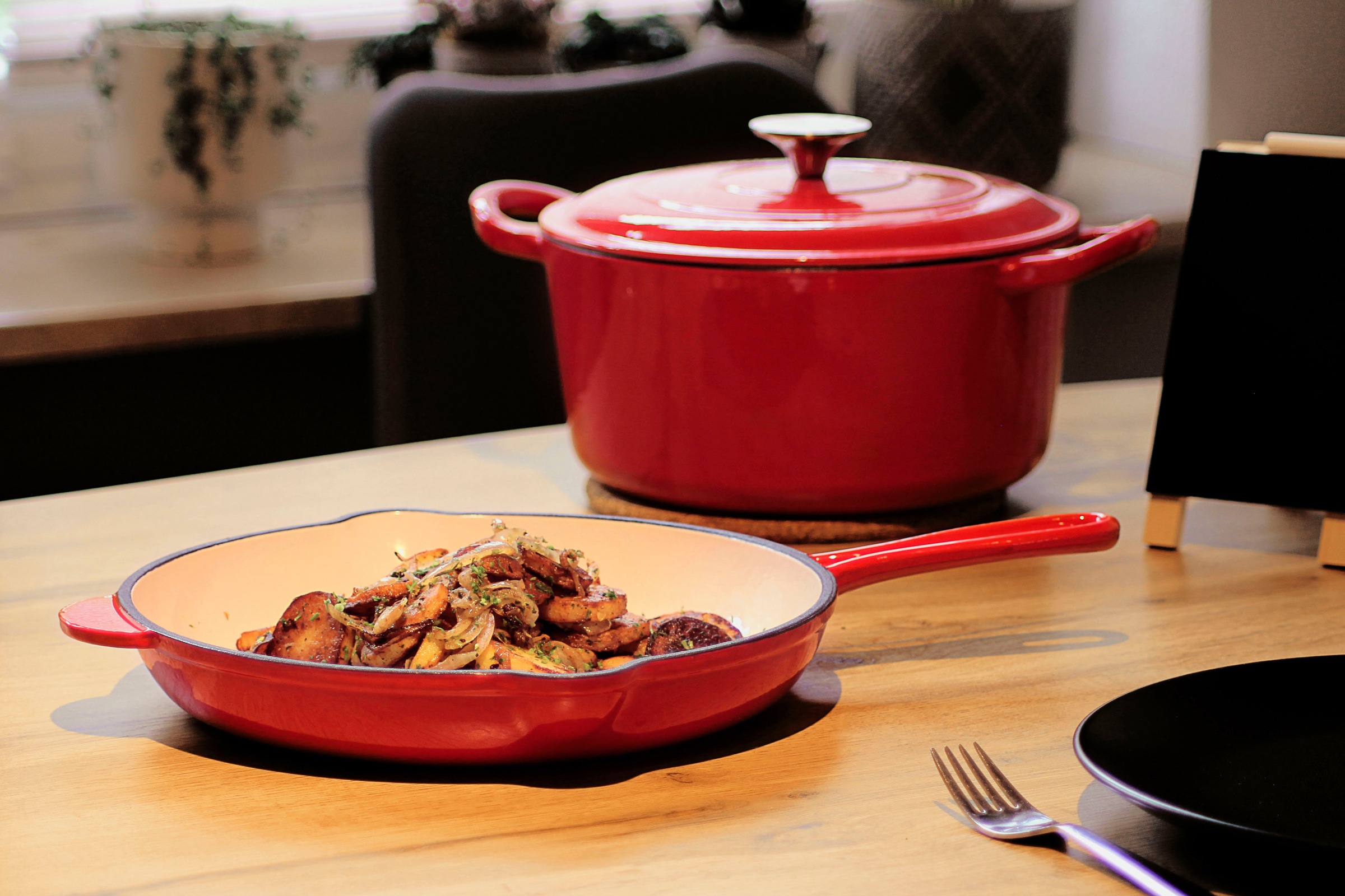 ECHTWERK Bratpfanne »mit Emaille-Beschichtung«, Gusseisen, Ausgießer, für Backöfen, Grill, BBQ und Induktion, Ø 26,5 cm