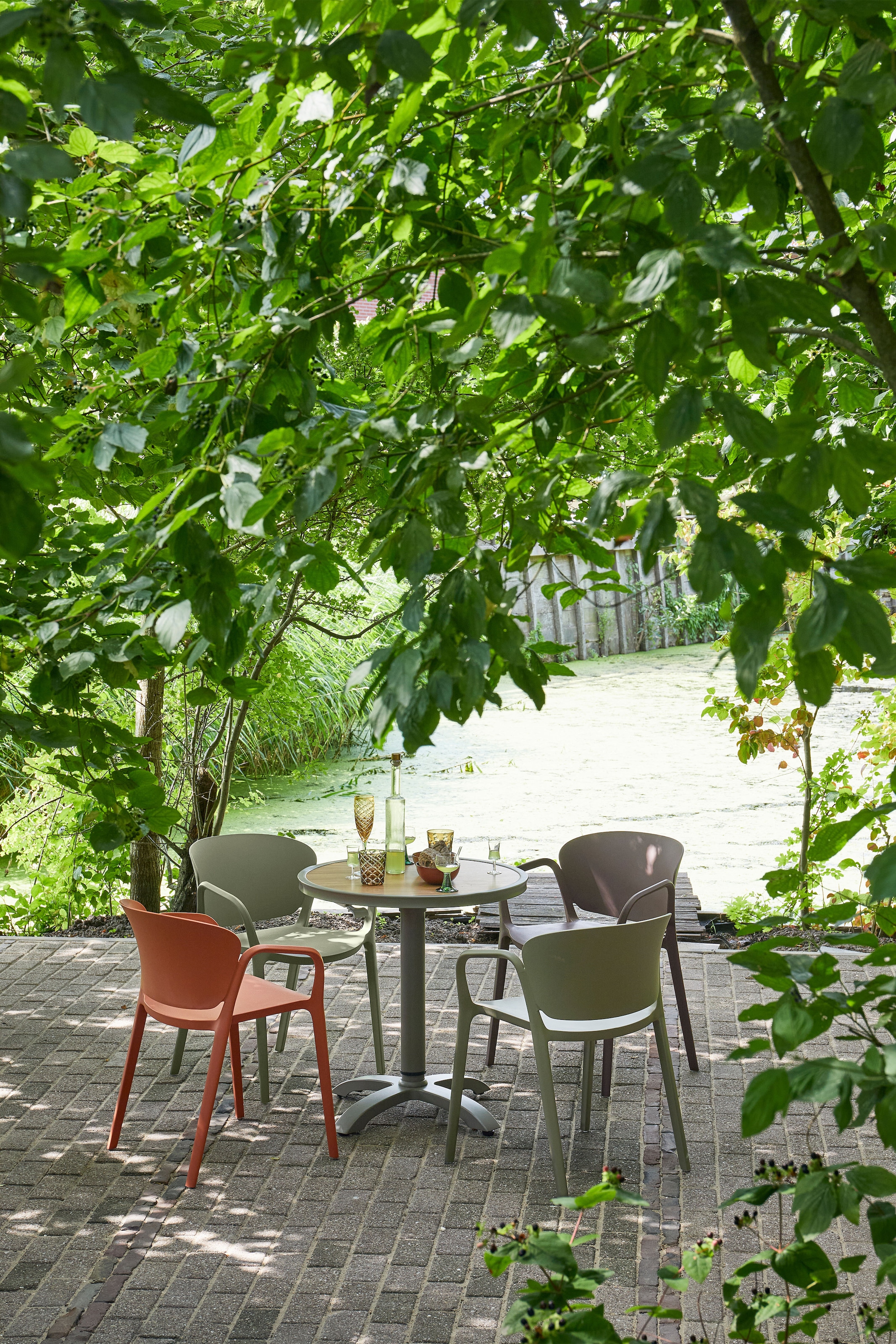 WOOOD Esszimmerstuhl »Bent Polypropylen stapelbar für In- und Outdoor, H 75 x B 57 x T 56 cm« () (Set, 2 St) Tragkraft 150 kg, wasserabweisendes, fertig montiert