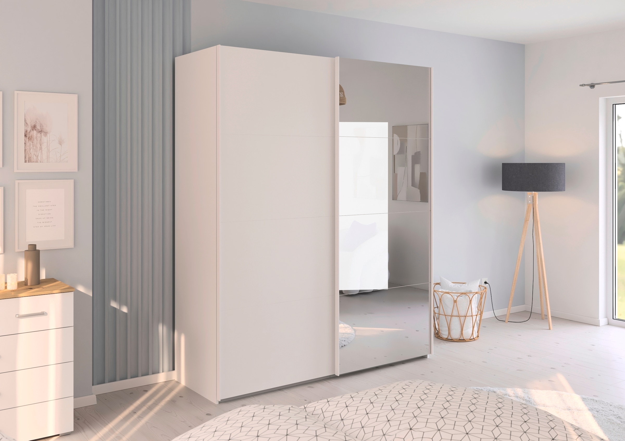 rauch Schwebetürenschrank »Kleiderschrank Schrank Garderobe Schlafzimmerschrank EVELYN«, in elegantem Stil mit Spiegel 5 Breiten viel Stauraum MADE IN GERMANY