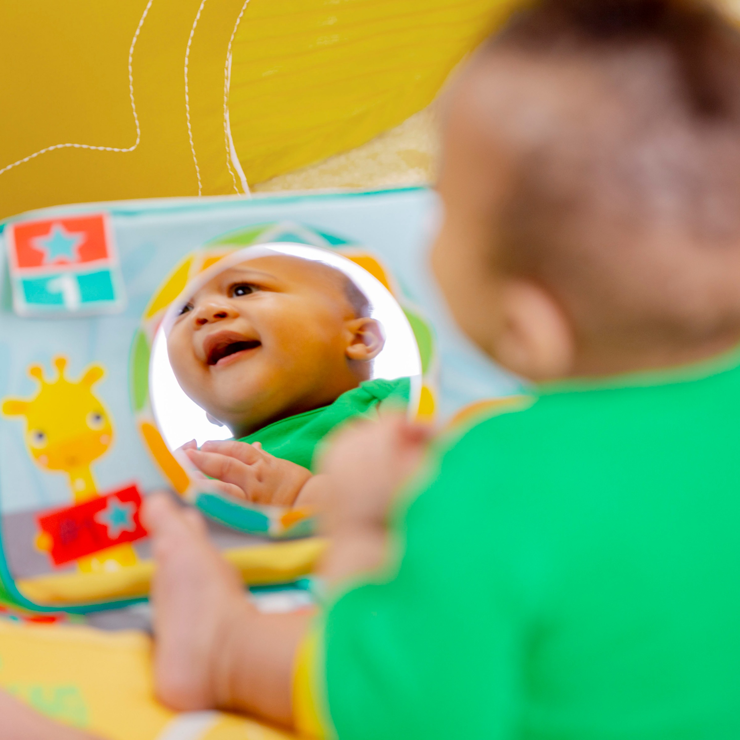 Bright Starts Spielbogen »Grip & Kick Activity Gym«, mit Licht- und Soundeffekt