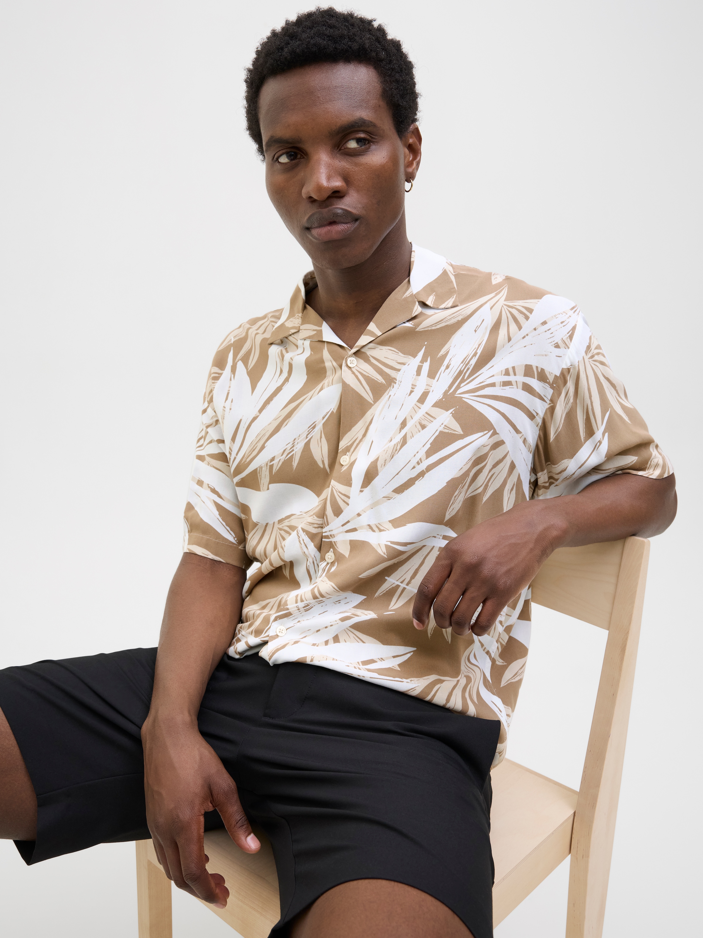 Jack & Jones Kurzarmhemd »JJEJEFF TROPICAL AOP RESORT SHIRT SS SN« mit All-Over Print