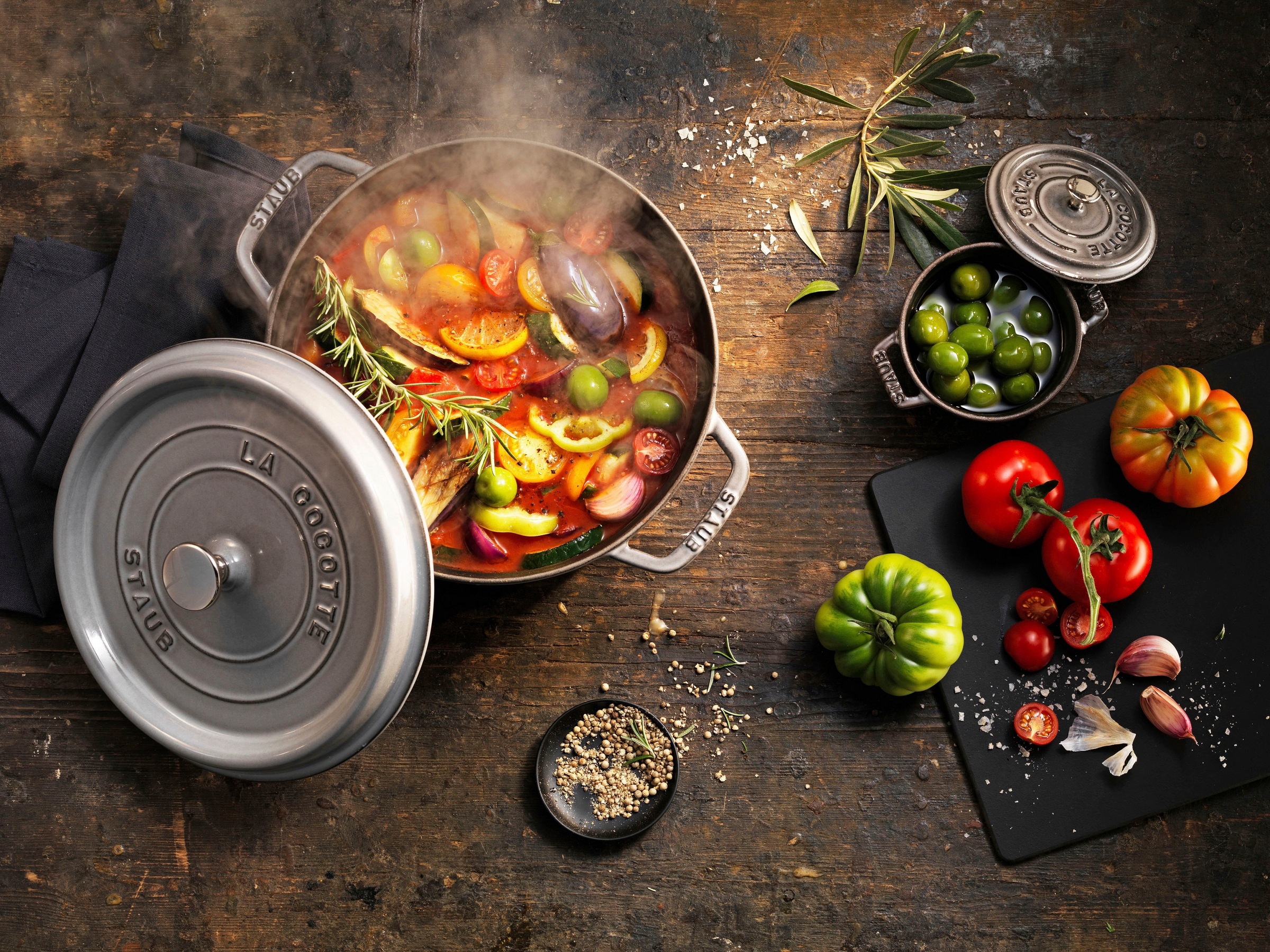STAUB Bräter »Cocotte«, Gusseisen, (1 tlg.), robust, langlebig, perfekte Hitzeverteilung, Aromaregen-Deckel