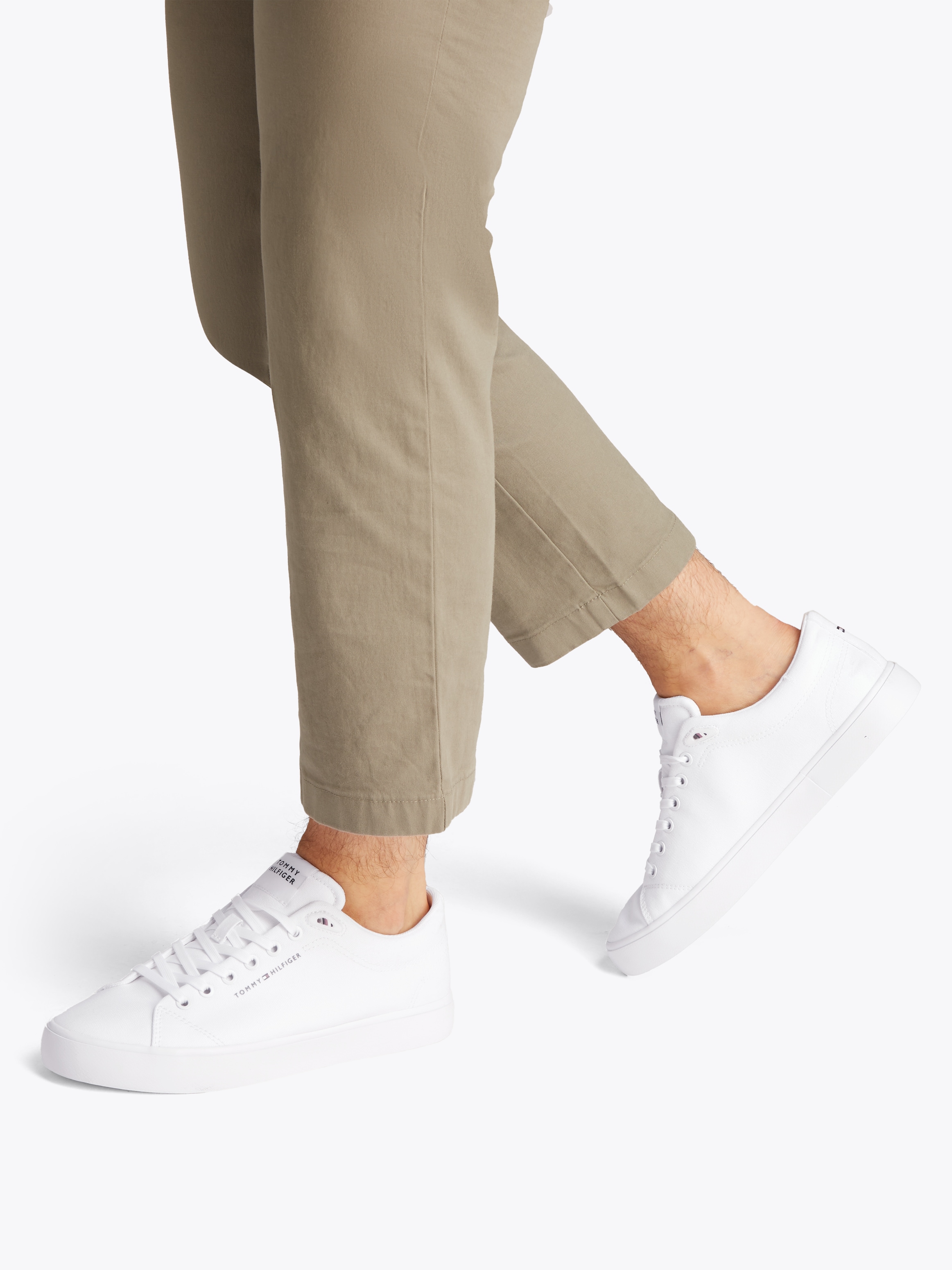 Tommy Hilfiger Sneaker »TH HI VULC LOW CORE CANVAS«, Freizeitschuh, Halbschuh, Schnürer mit weich gepolstertem Schaftrand