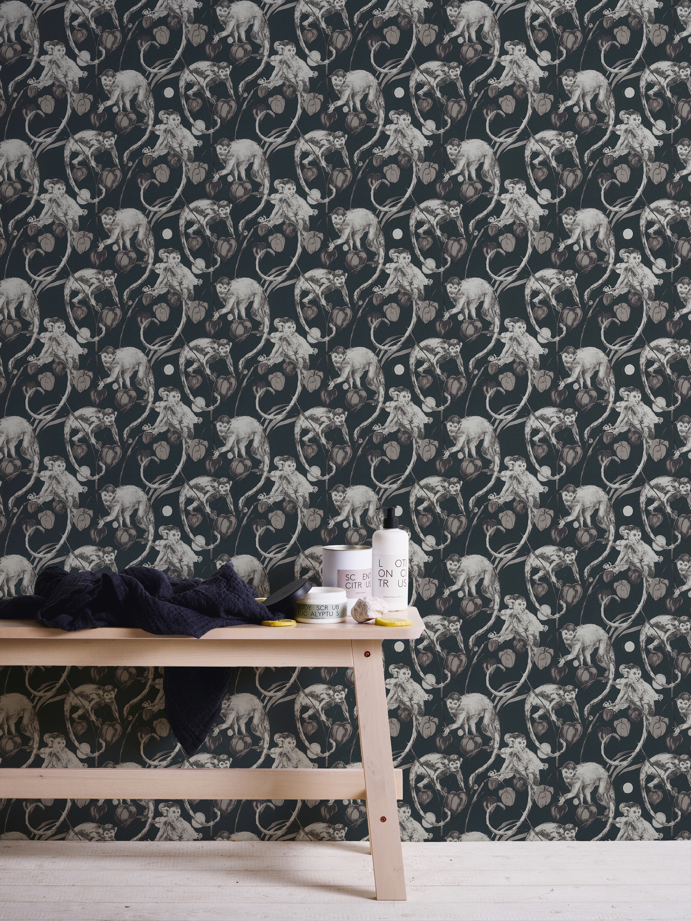 METROPOLIS BY MICHALSKY LIVING Vliestapete »Change is good, Mad Monkeys«, floral-botanisch-tropisch, Designertapete Tapete Dschungel Tapeten Wohnzimmer Schlafzimmer Küche