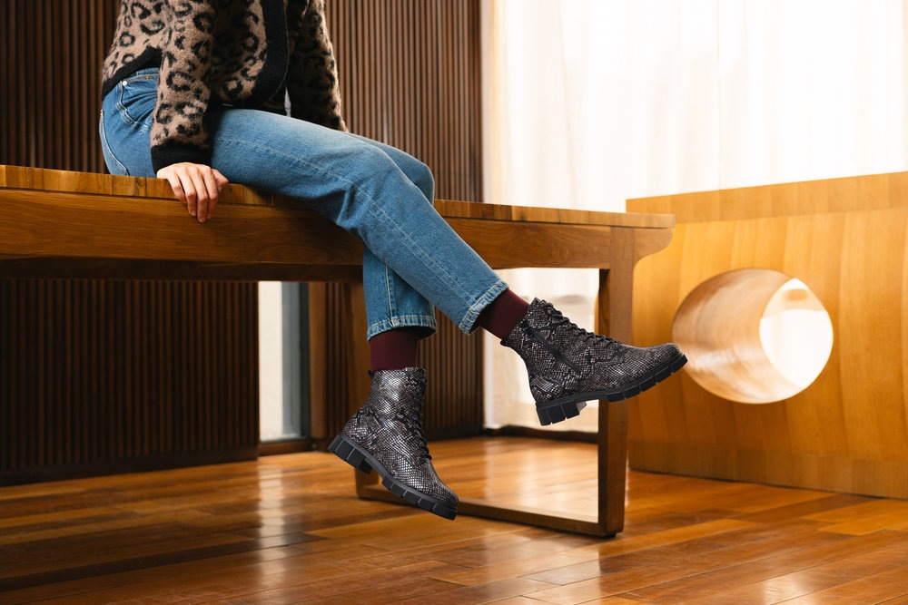 Remonte Schnürstiefelette  Blockabsatz, Schnürboots im modischem Reptilien-Look