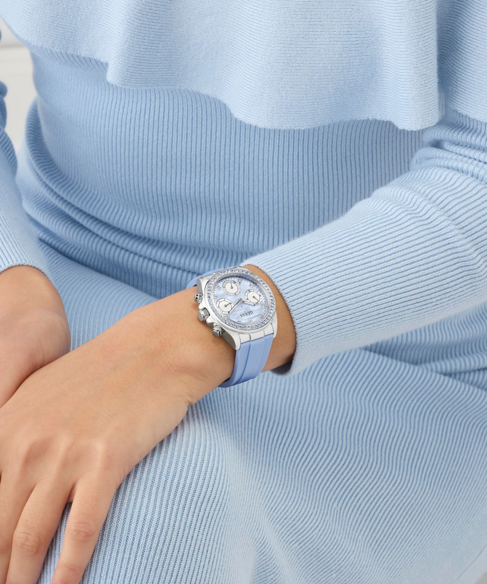 Guess Multifunktionsuhr »VICTORIA« Quarzuhr, Armbanduhr, Damenuhr, Silikonarmband, analog, Wochentag, Tag