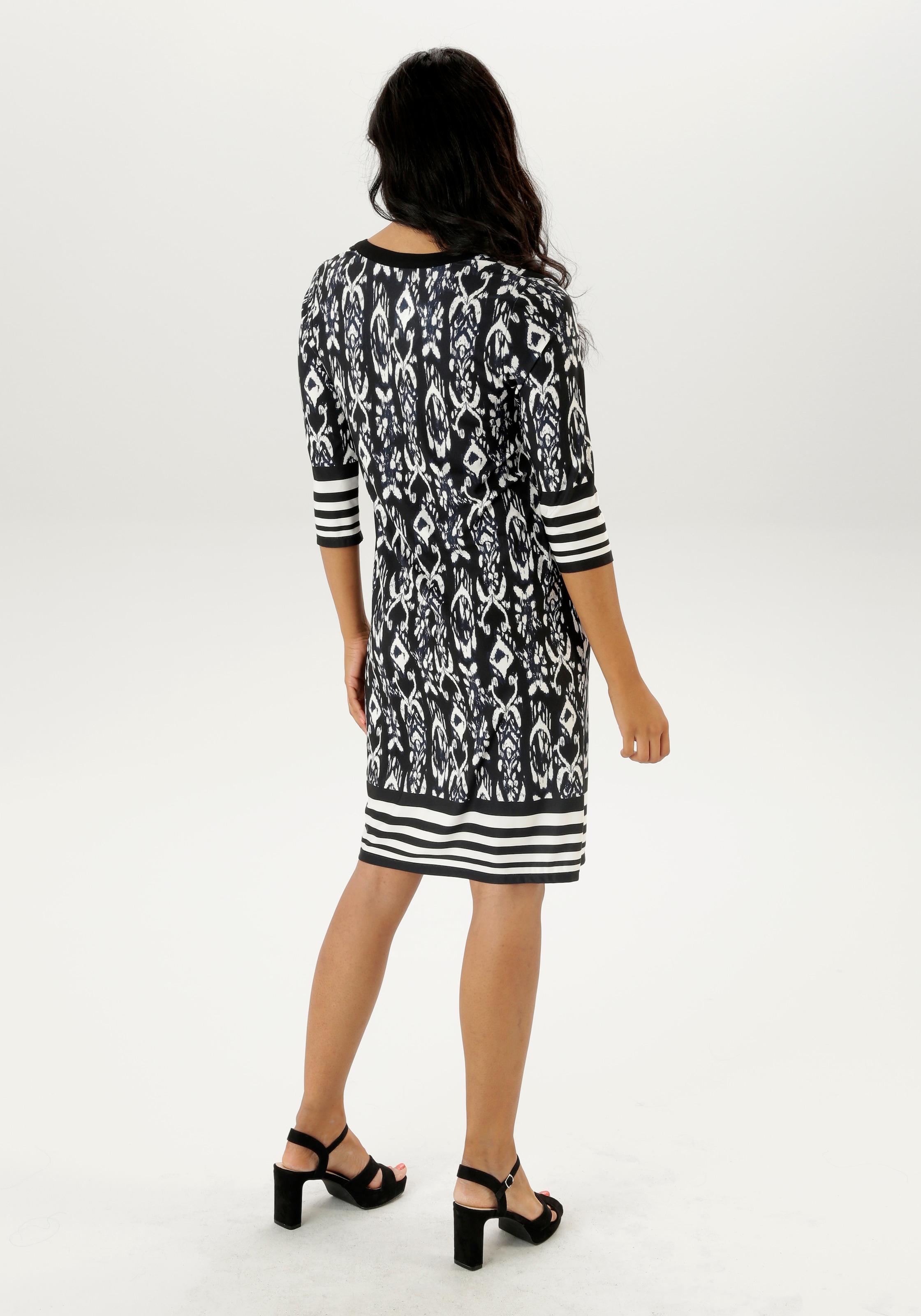 Aniston SELECTED Jerseykleid, mit femininen Ethno-Muster Allover
