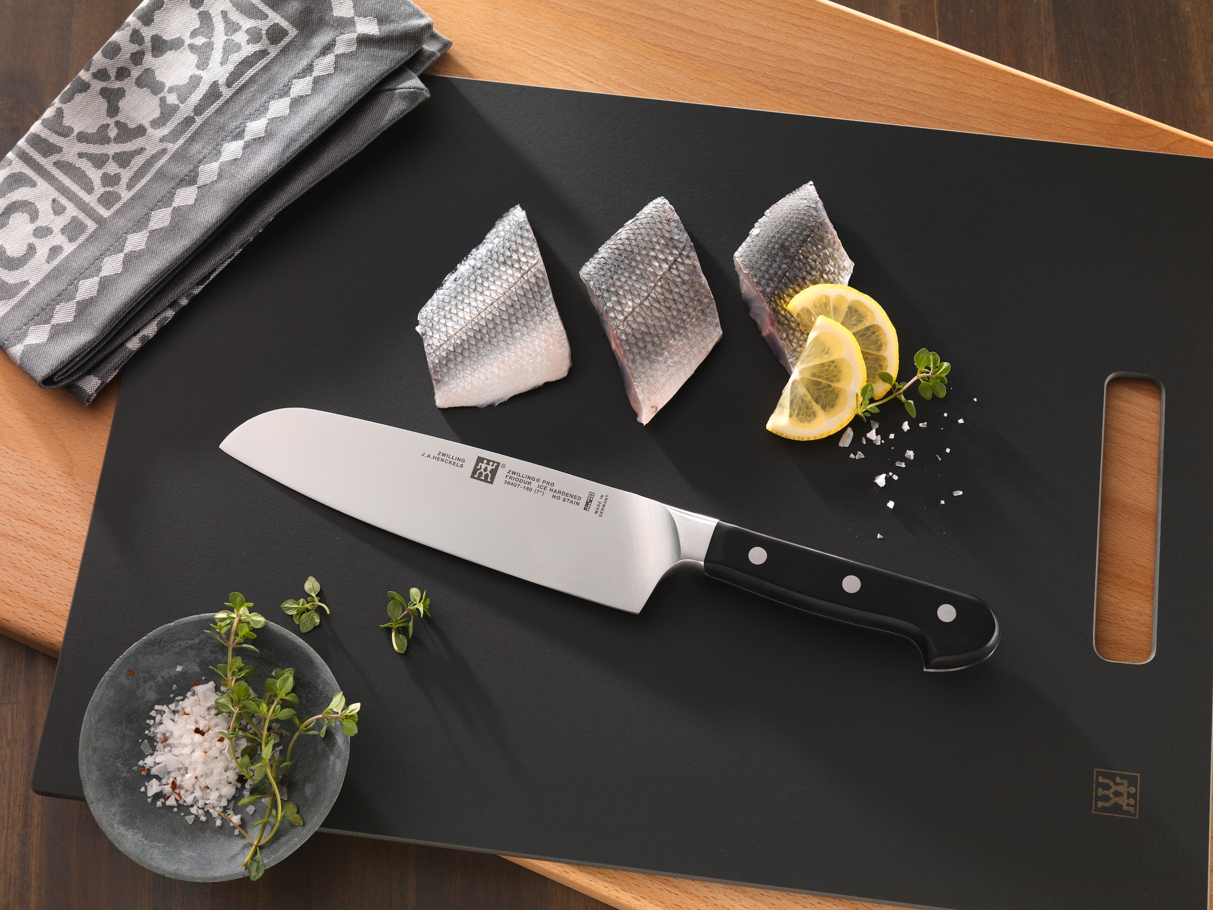 Zwilling Santokumesser »Pro«, (1 tlg.), Klingenlänge 18 cm