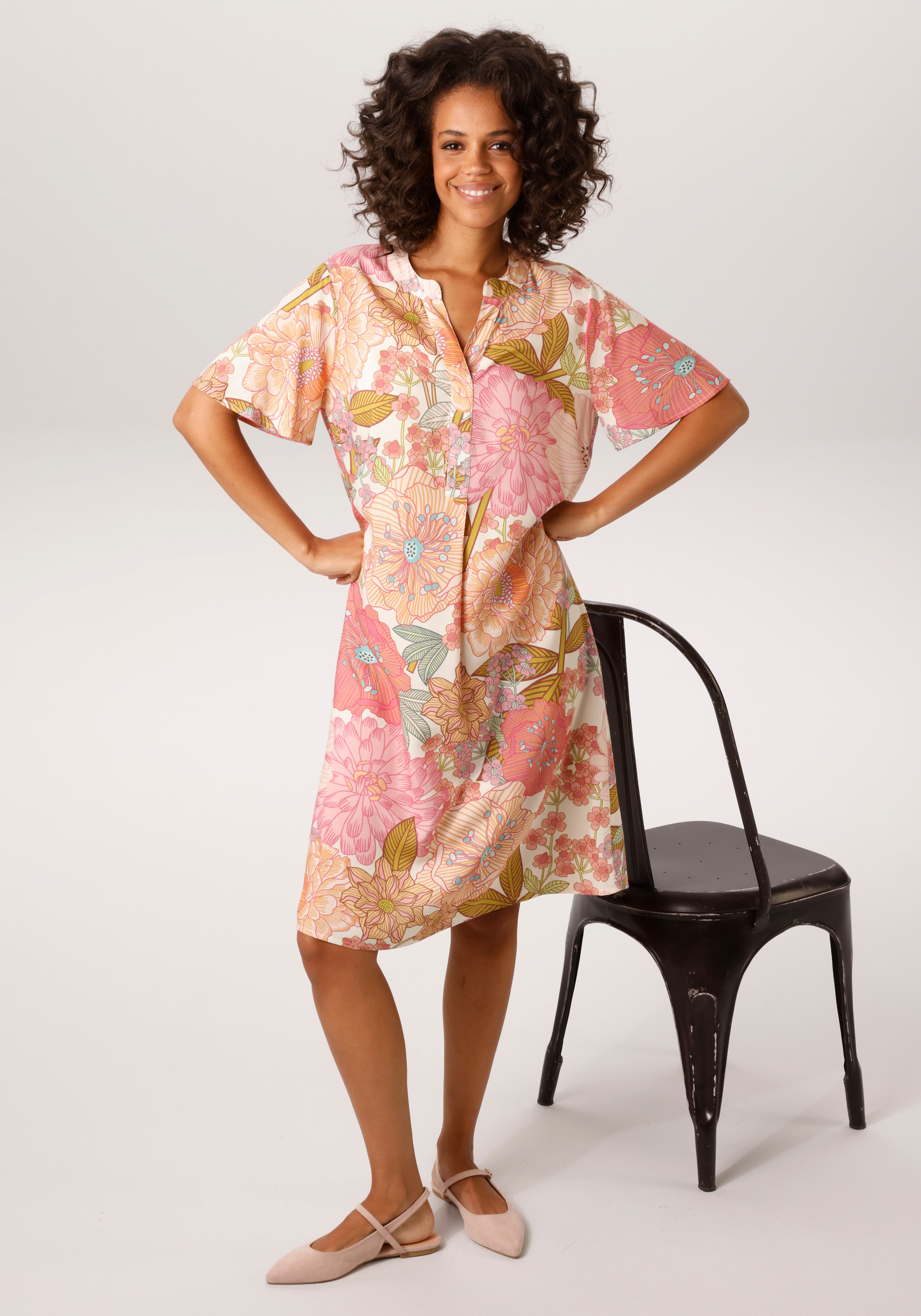 Aniston CASUAL Sommerkleid mit farbenfrohen, großflächigem Blumendruck - NEUE KOLLEKTION