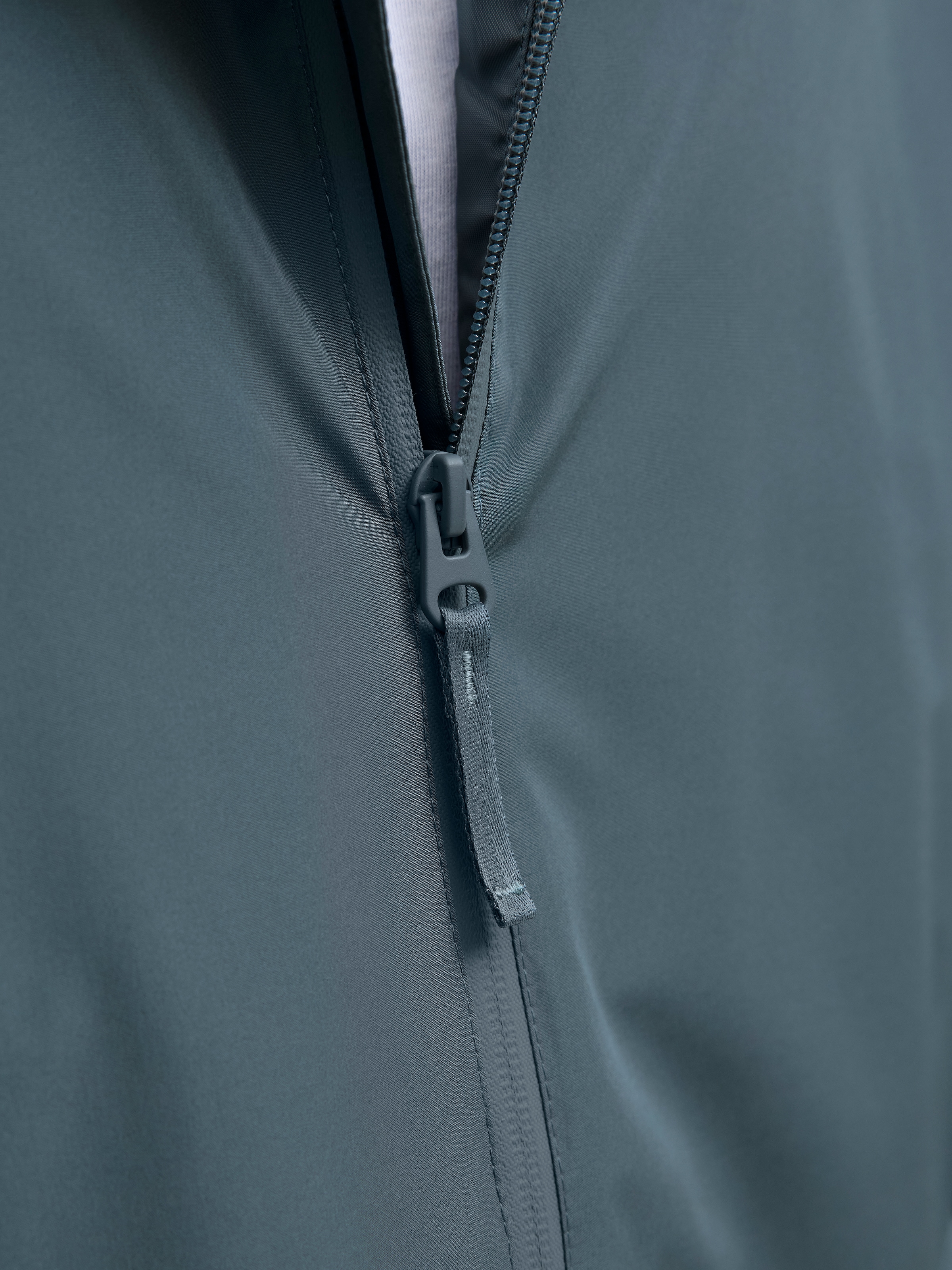 Jack & Jones Outdoorjacke »JJEFLYNN FUNCTIONAL JACKET NOOS«, mit Kapuze