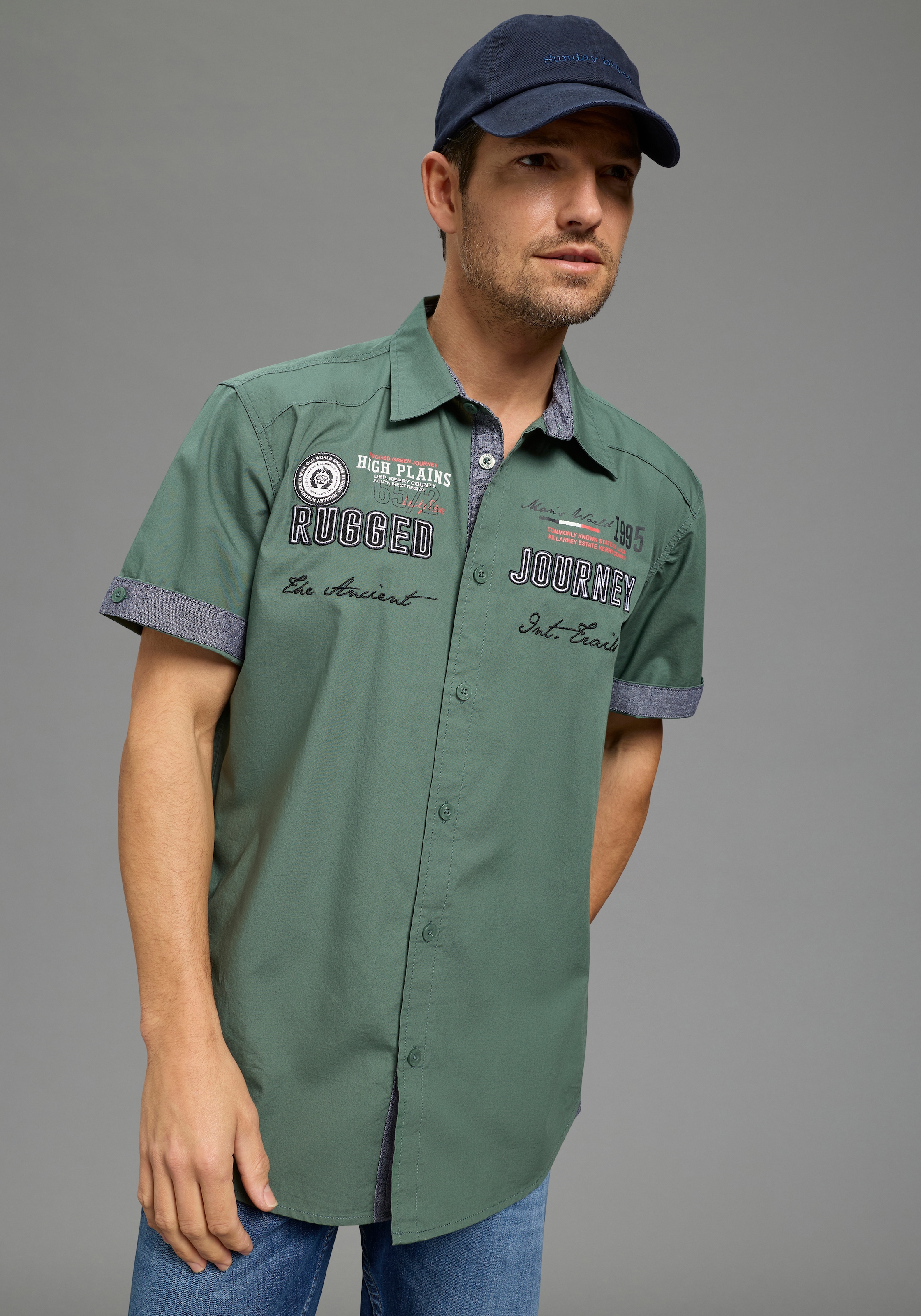 Man's World Kurzarmhemd mit Print und Aufnähern