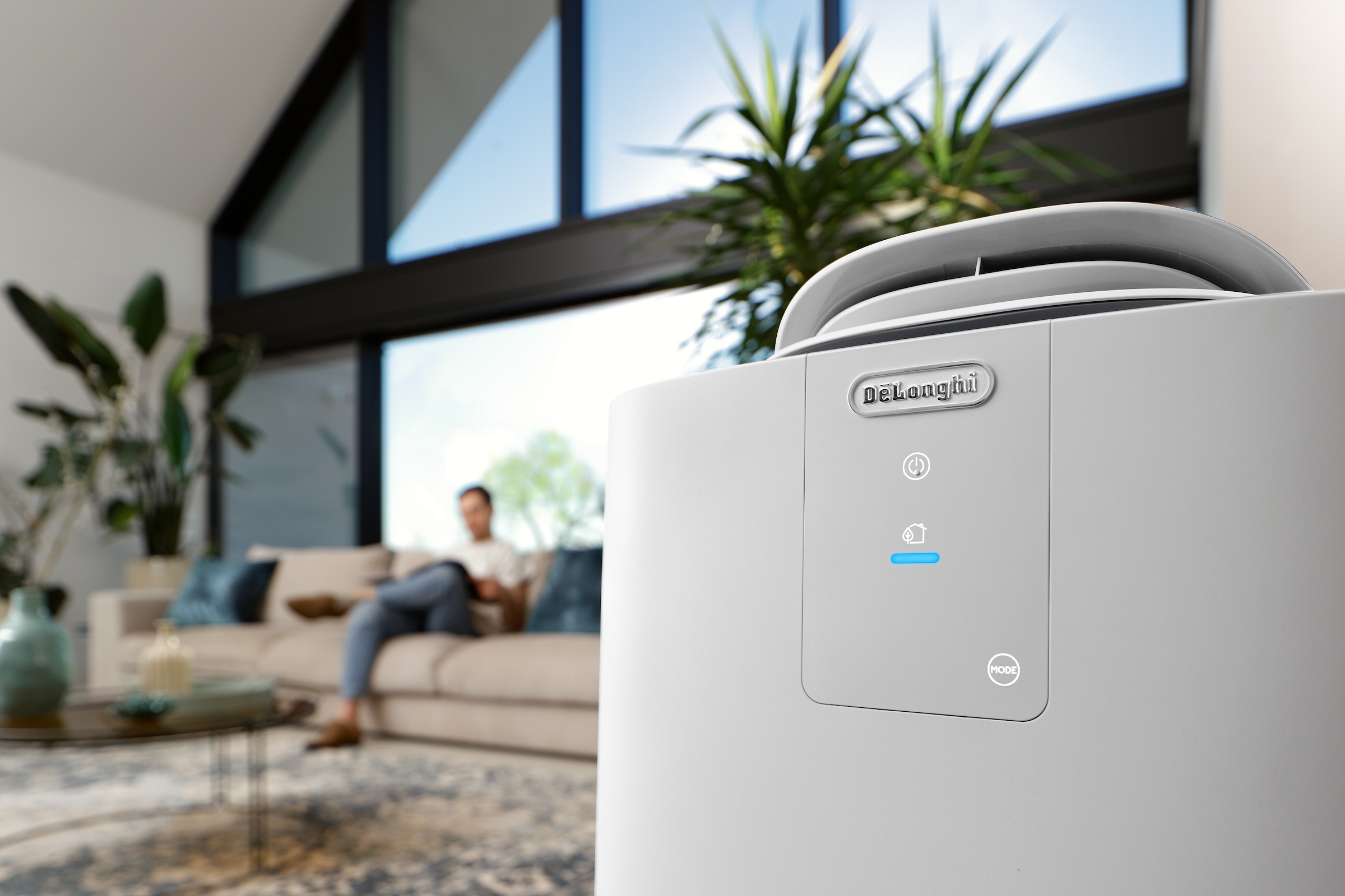 De'Longhi Klimagerät »Pinguino AP130i GentleJet mit Inverter-Technology (Abkühlzeit -30%)« 130m³ Räume, A+, 13.000 BTU/h, 3,3 Kw, Luftentfeuchermodus, 24h Timer
