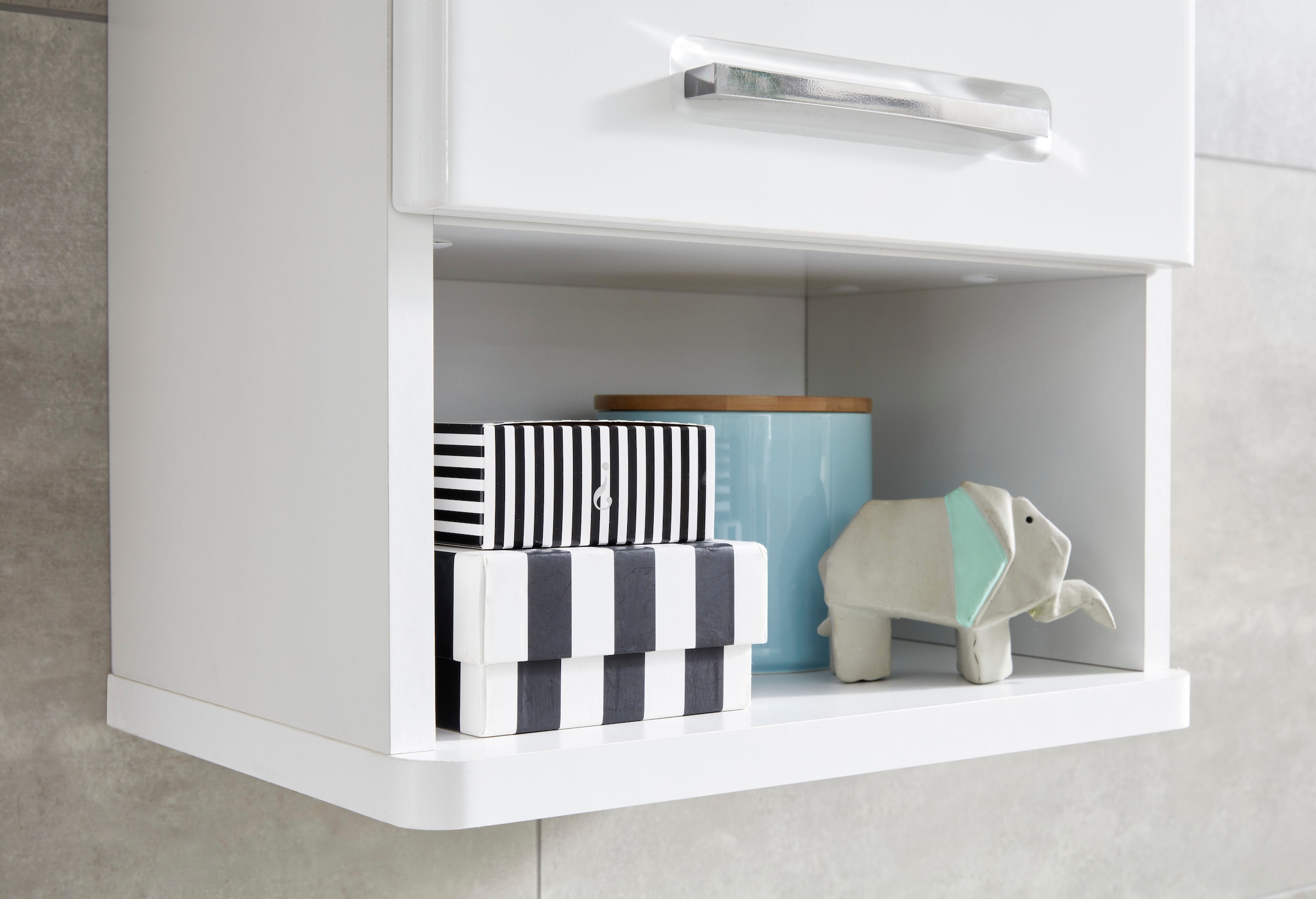 welltime Hängeschrank »Mora«, Badschrank in Weiß Hochglanz mit Ablagefach - Maße (B/T/H) 37/28/76 cm
