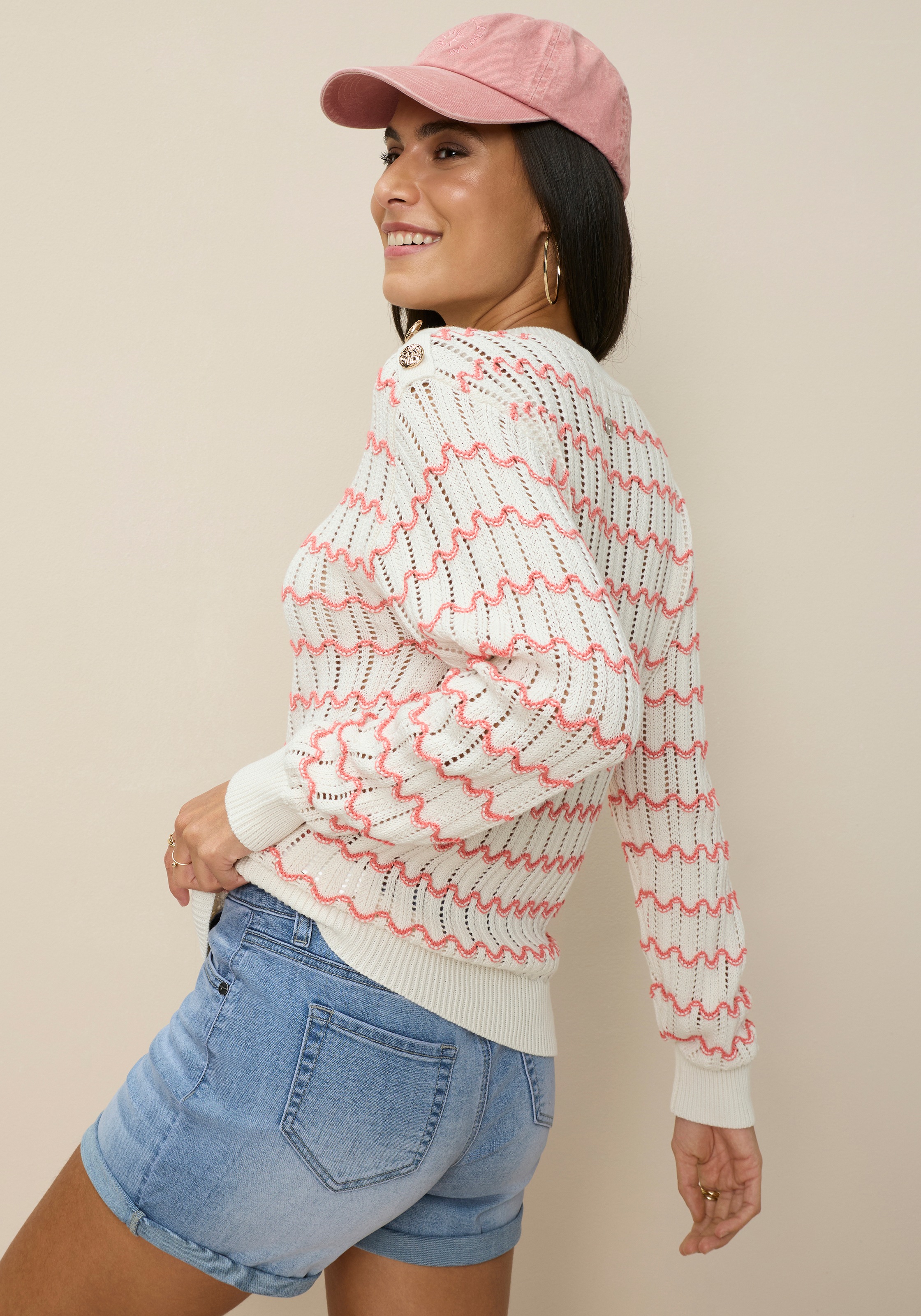 Tamaris Rundhalspullover »mit welligem Streifenmuster« mit offener Struktur für sommerliche Looks