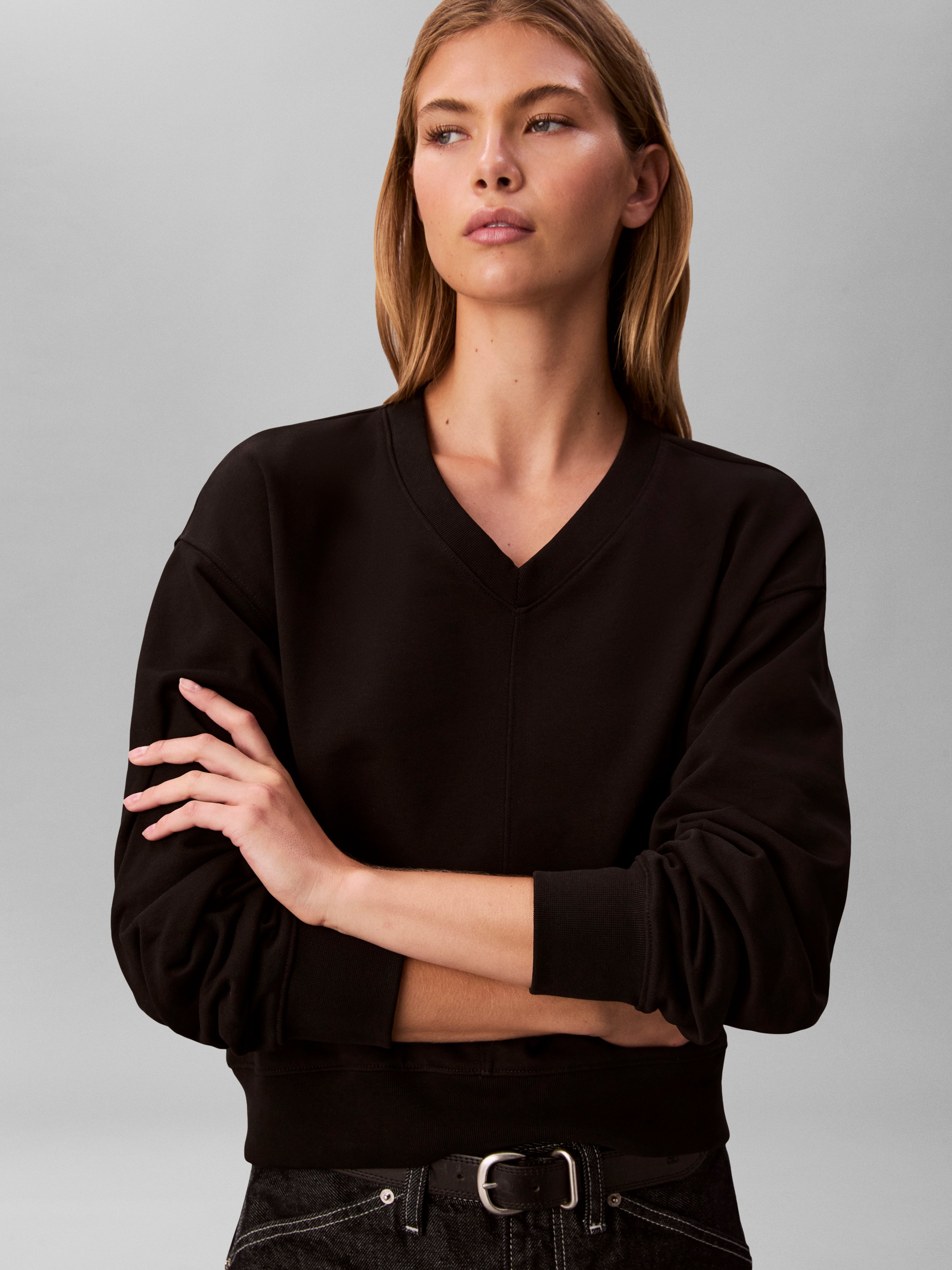 Calvin Klein Jeans Sweatshirt »LS TERRY WOVEN LABEL VNK SWEATSH«, Regular fit mit V-Ausschnitt
